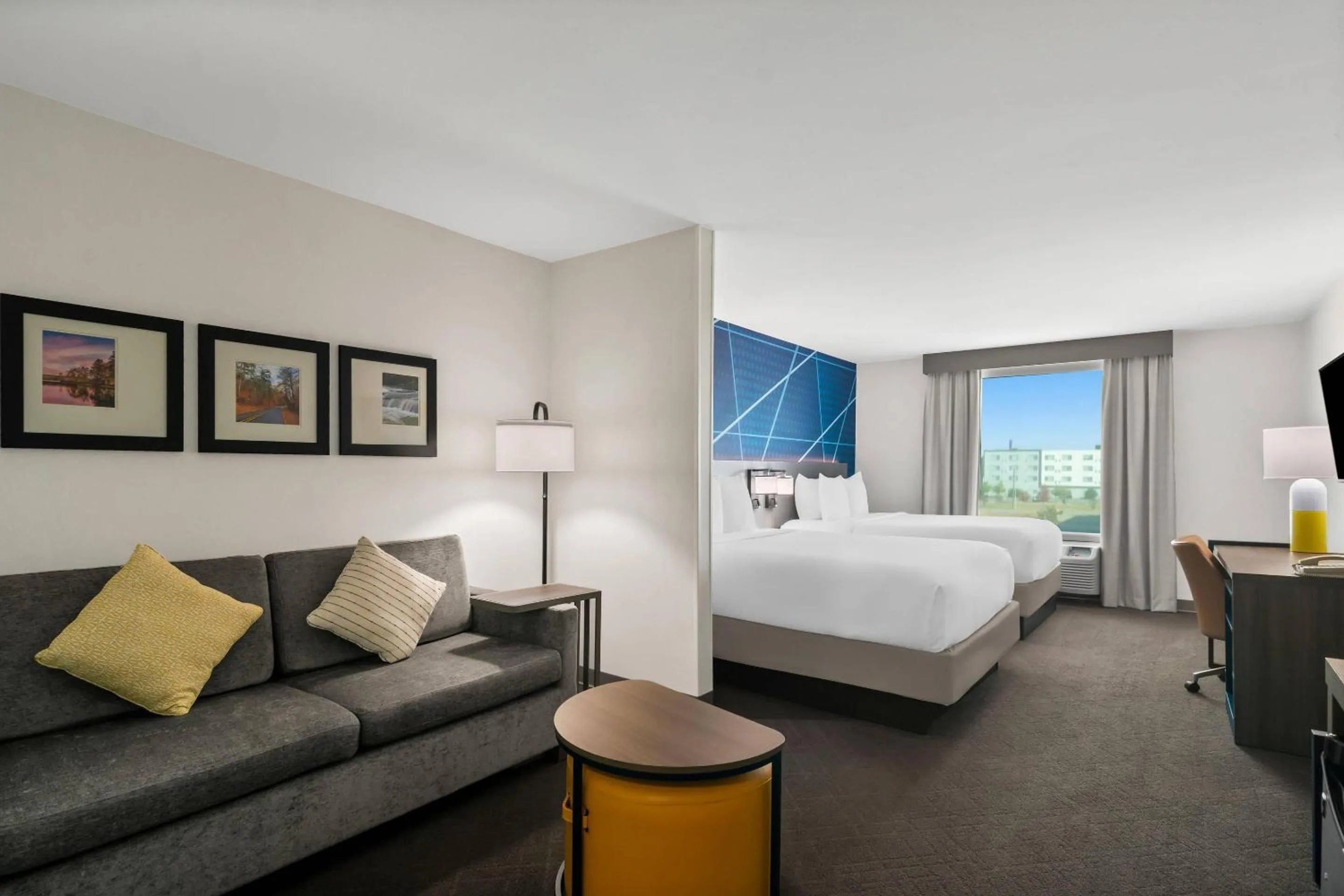 Bedroom, Bed in Comfort Suites Bentonville - Rogers