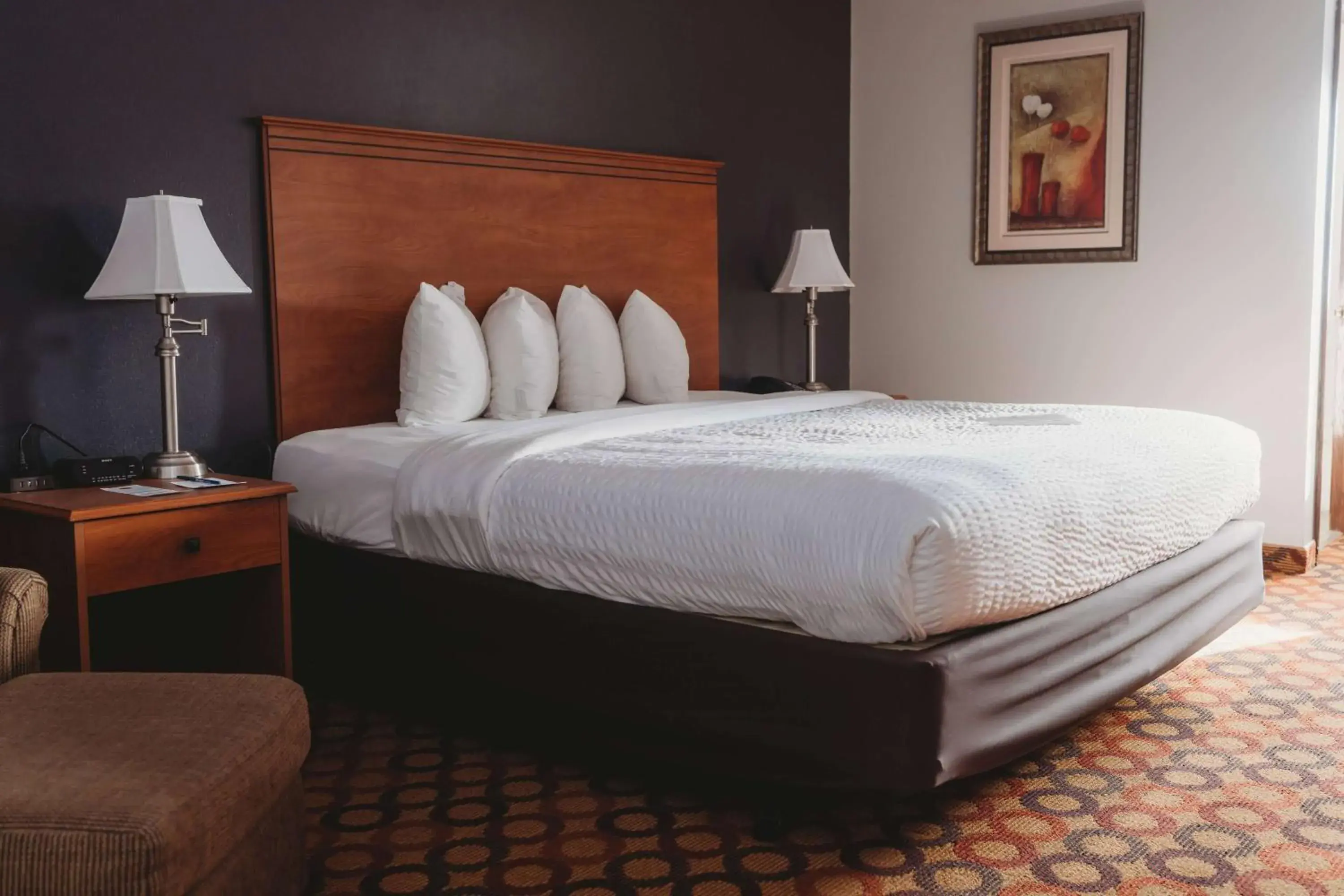 Photo of the whole room, Bed in Clarion Inn Photo of the whole room, Bed in Clarion Inn