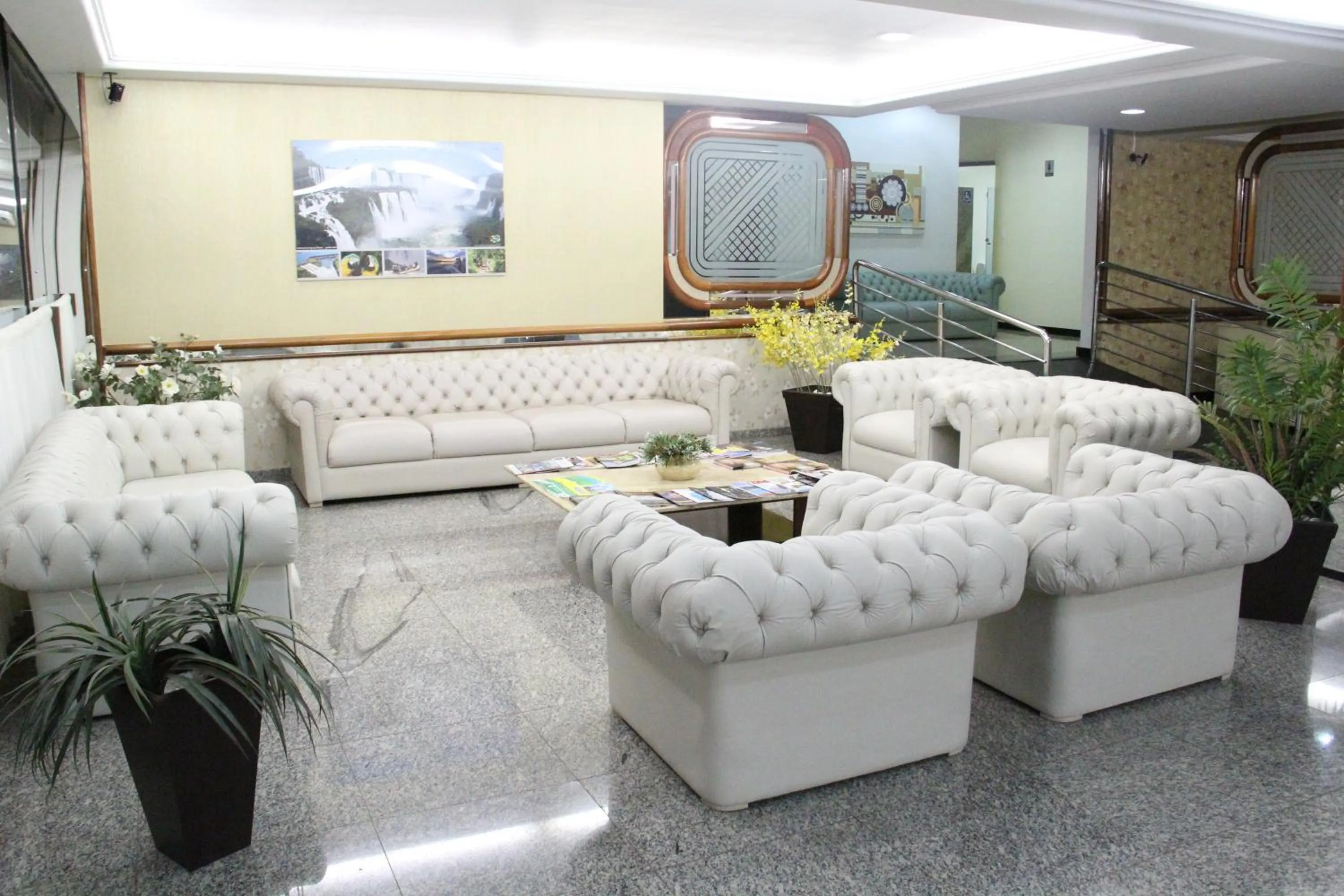 Communal lounge/ TV room in Hotel Monalisa