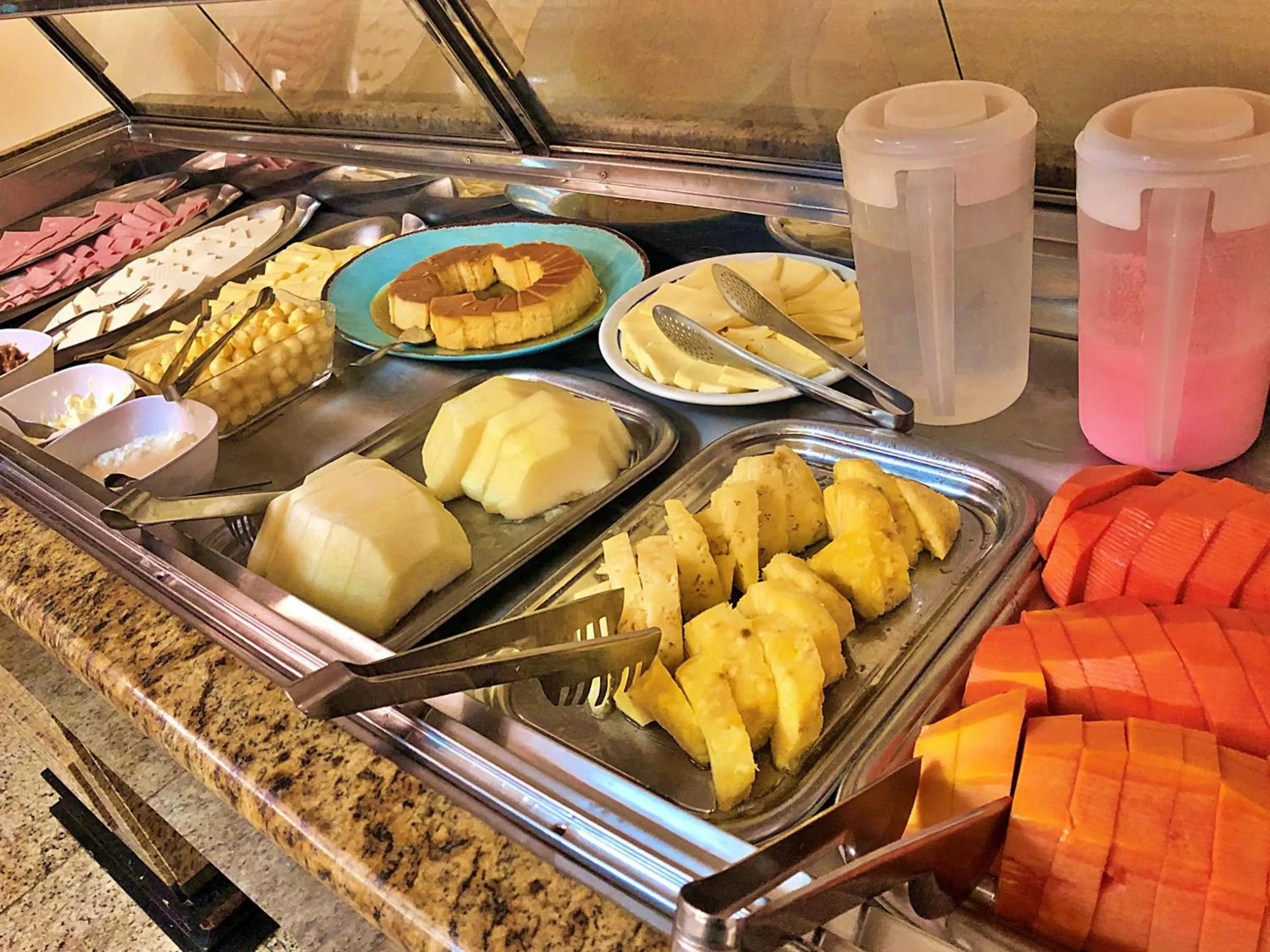 Buffet breakfast in Hotel Monalisa