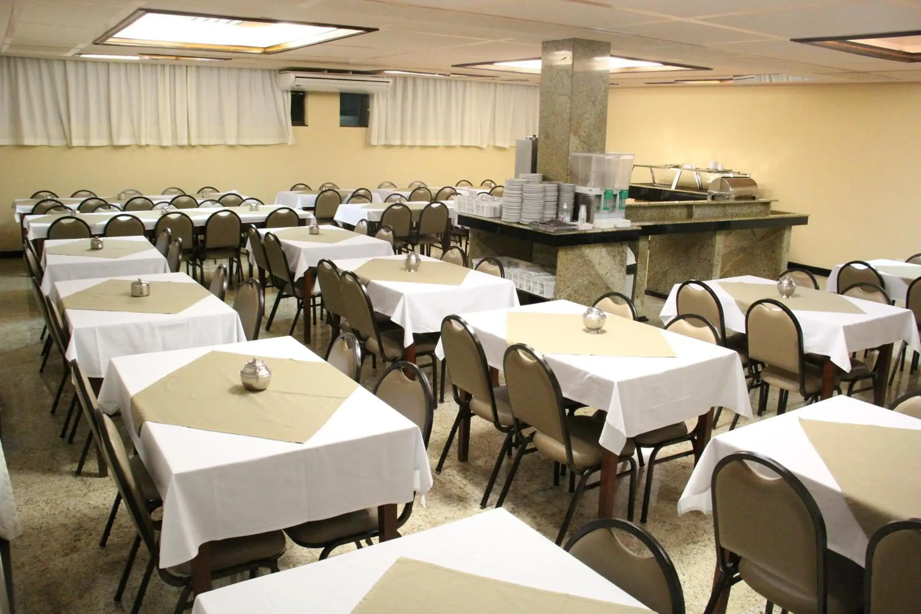 Restaurant/places to eat in Hotel Monalisa Restaurant/places to eat in Hotel Monalisa