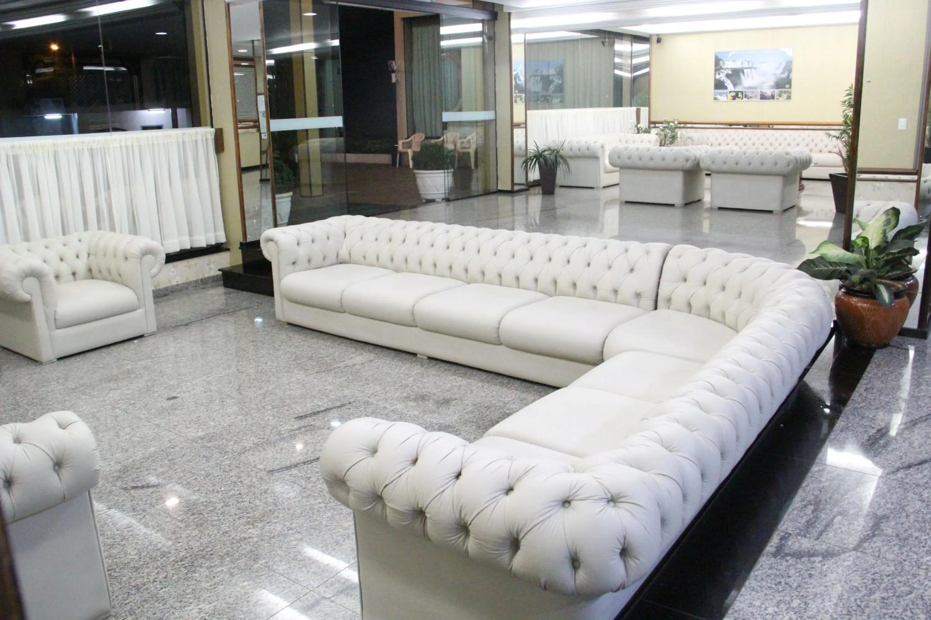 Communal lounge/ TV room in Hotel Monalisa