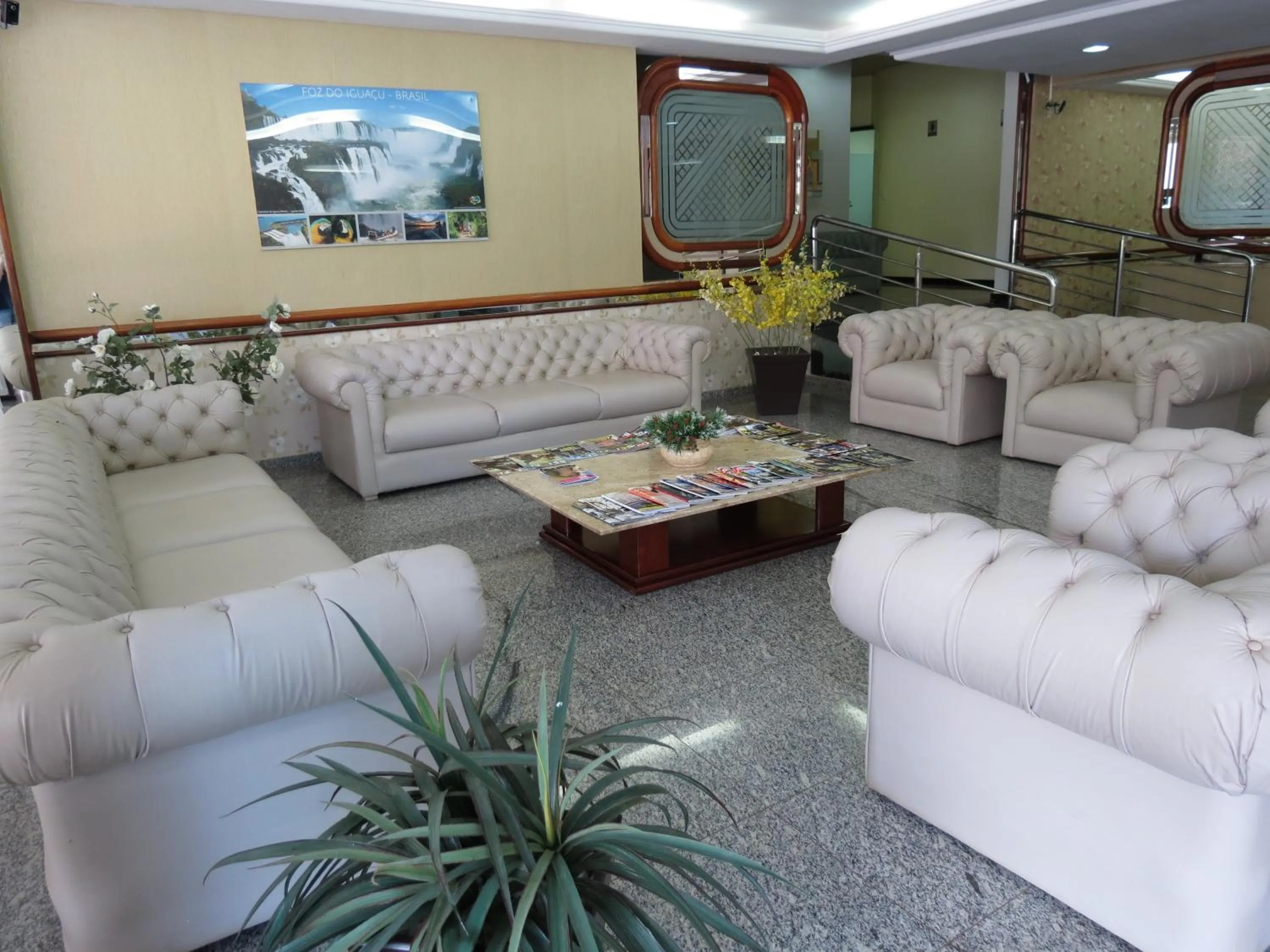 Communal lounge/ TV room in Hotel Monalisa