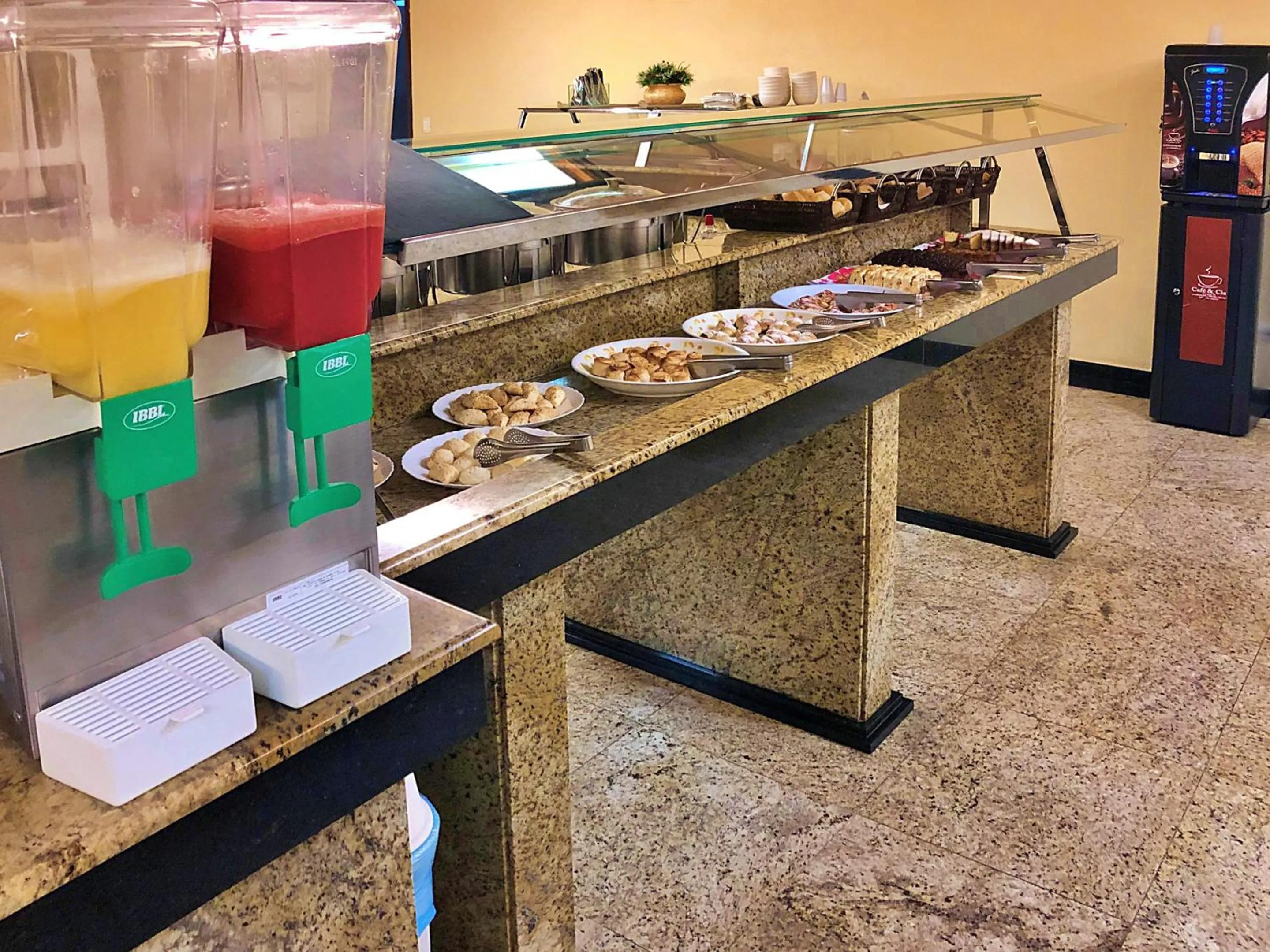 Buffet breakfast in Hotel Monalisa