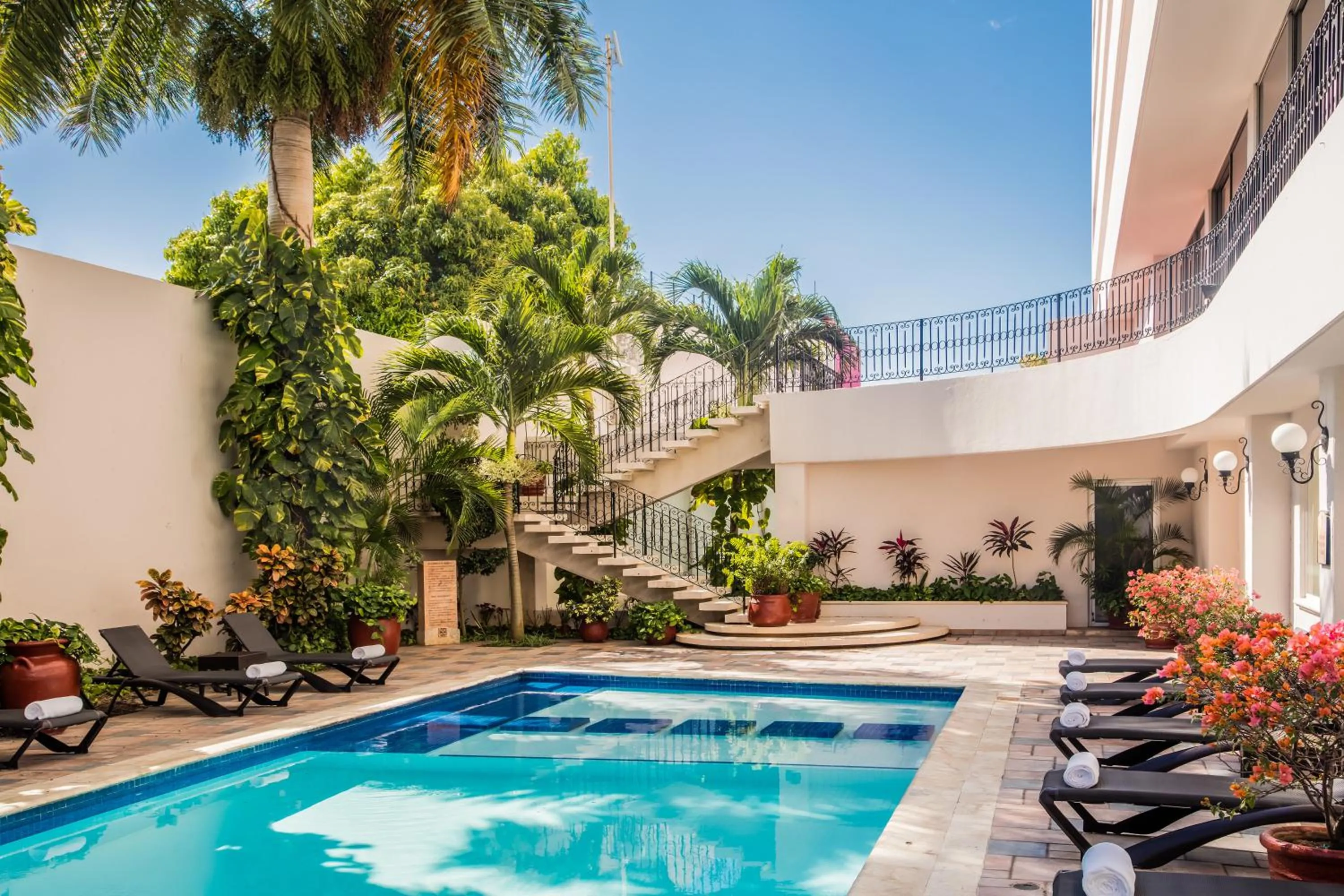 Swimming pool in Gamma Merida El Castellano