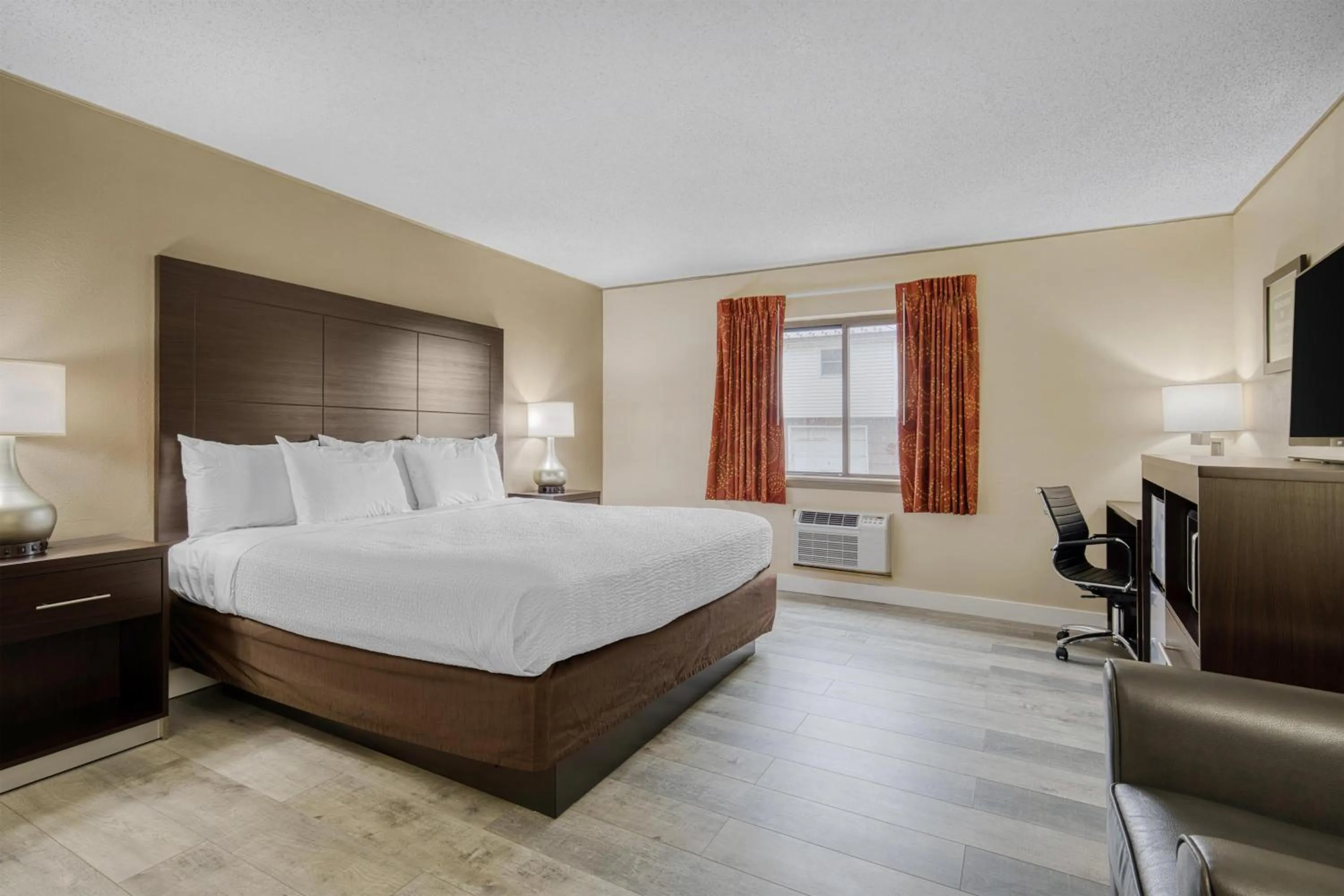 Bedroom, Bed in SureStay by Best Western Massena