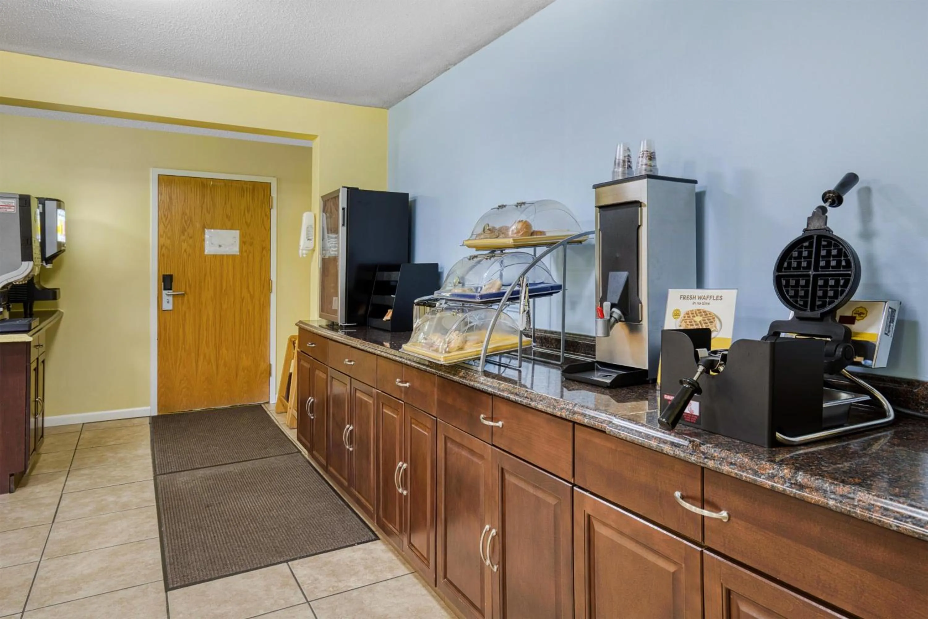 Restaurant/places to eat in SureStay by Best Western Massena