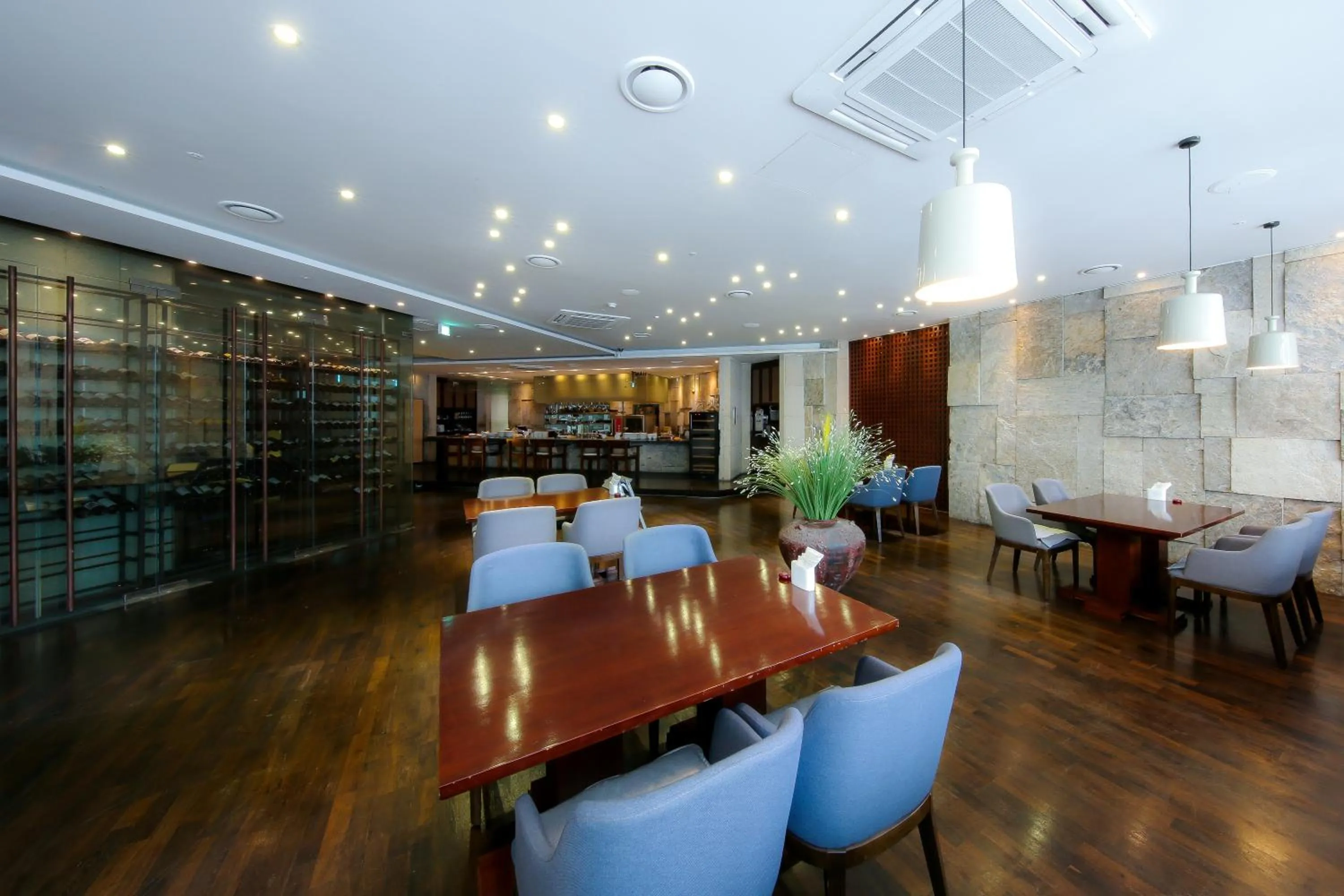 Lounge or bar in BOLTON Hotel