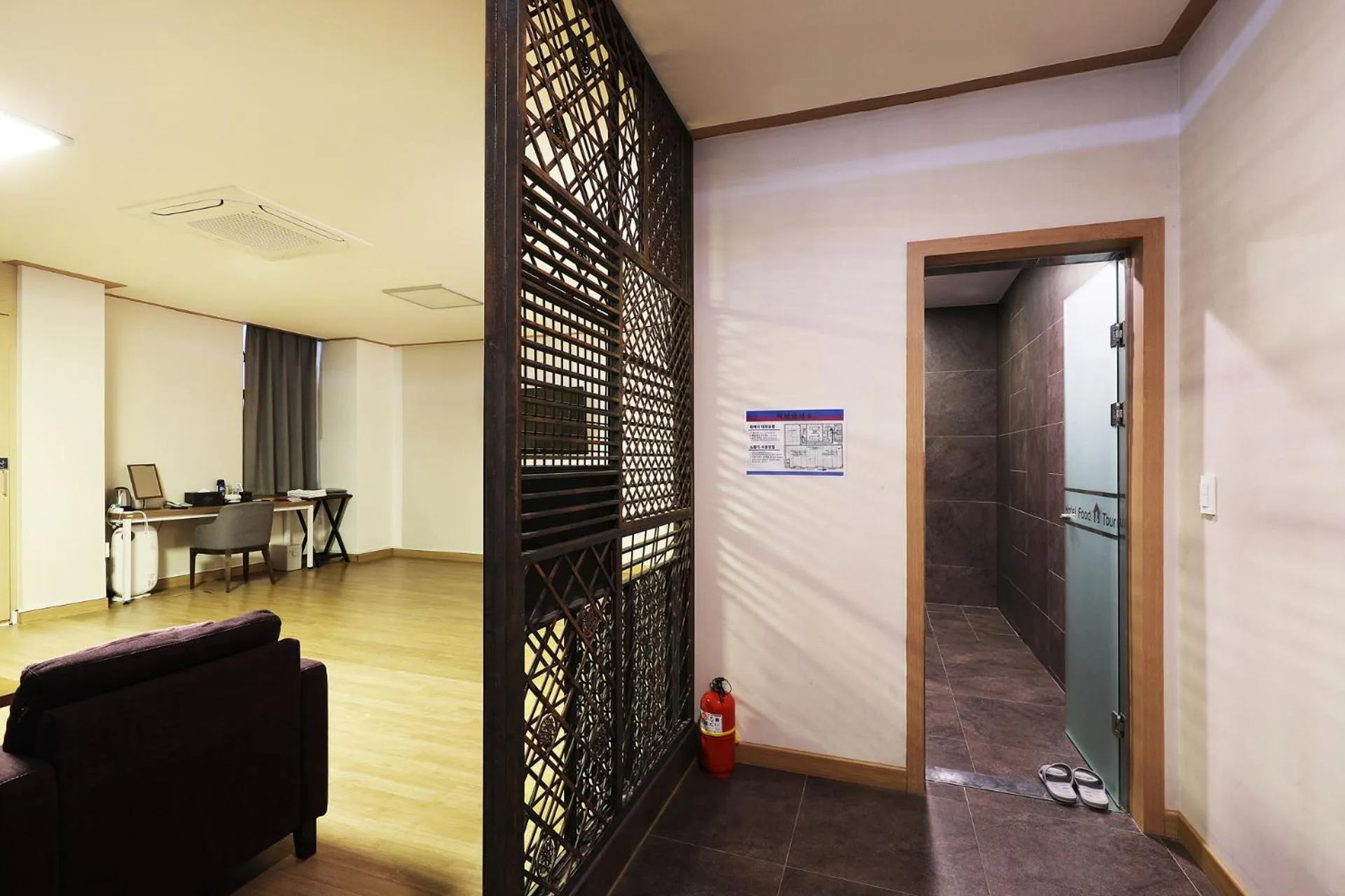 Toilet in BOLTON Hotel