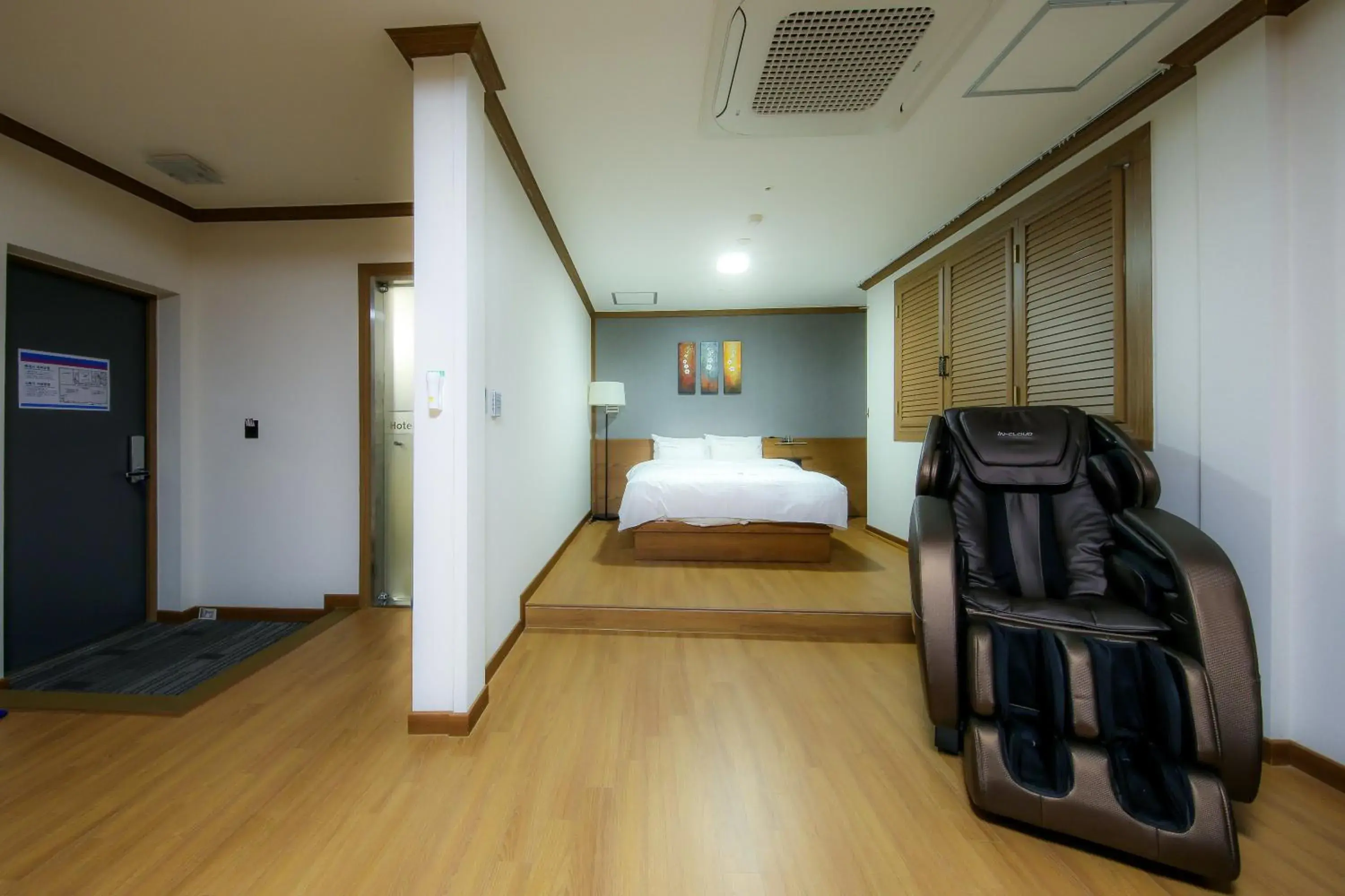 Photo of the whole room, Bed in BOLTON Hotel Photo of the whole room, Bed in BOLTON Hotel