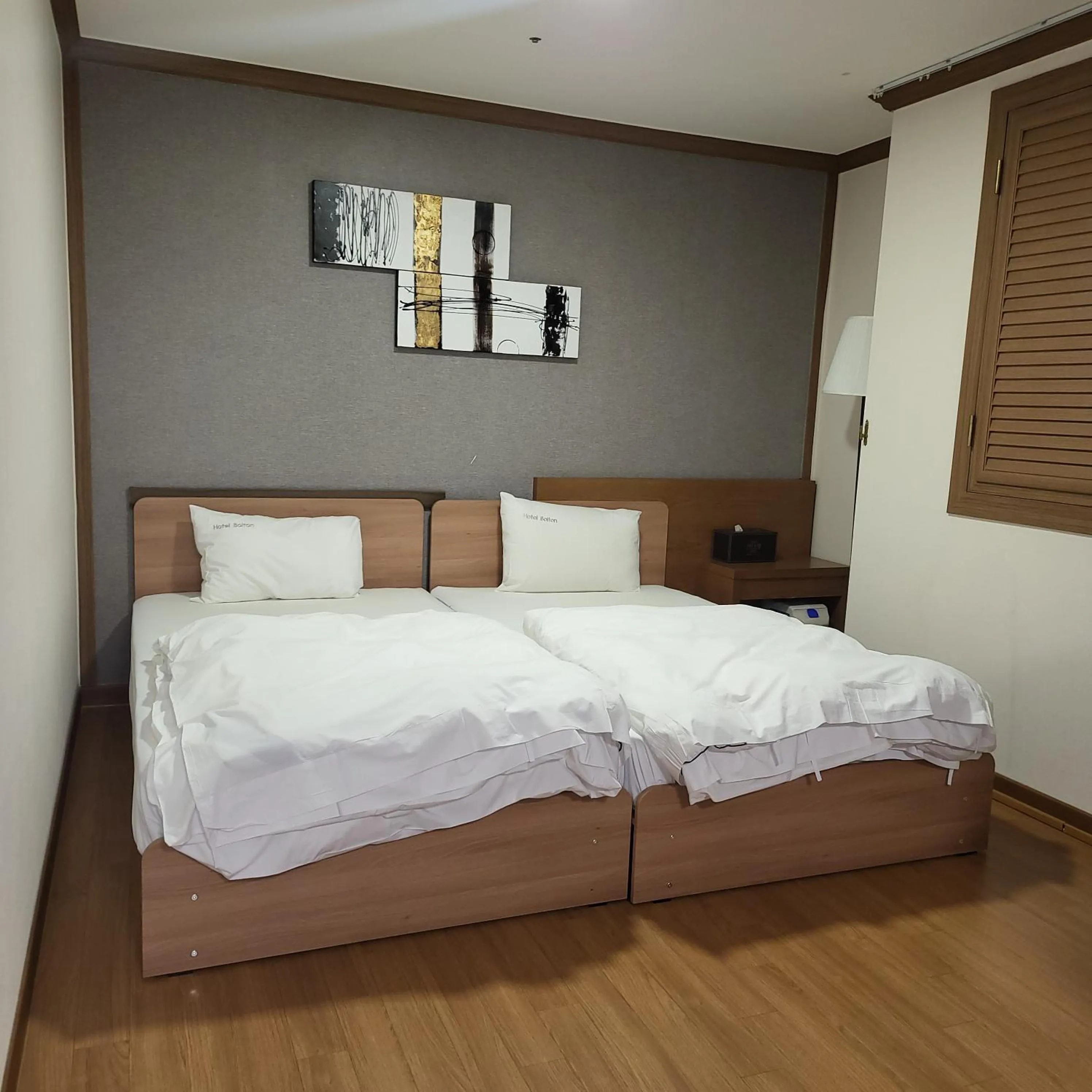 Property building, Bed in BOLTON Hotel