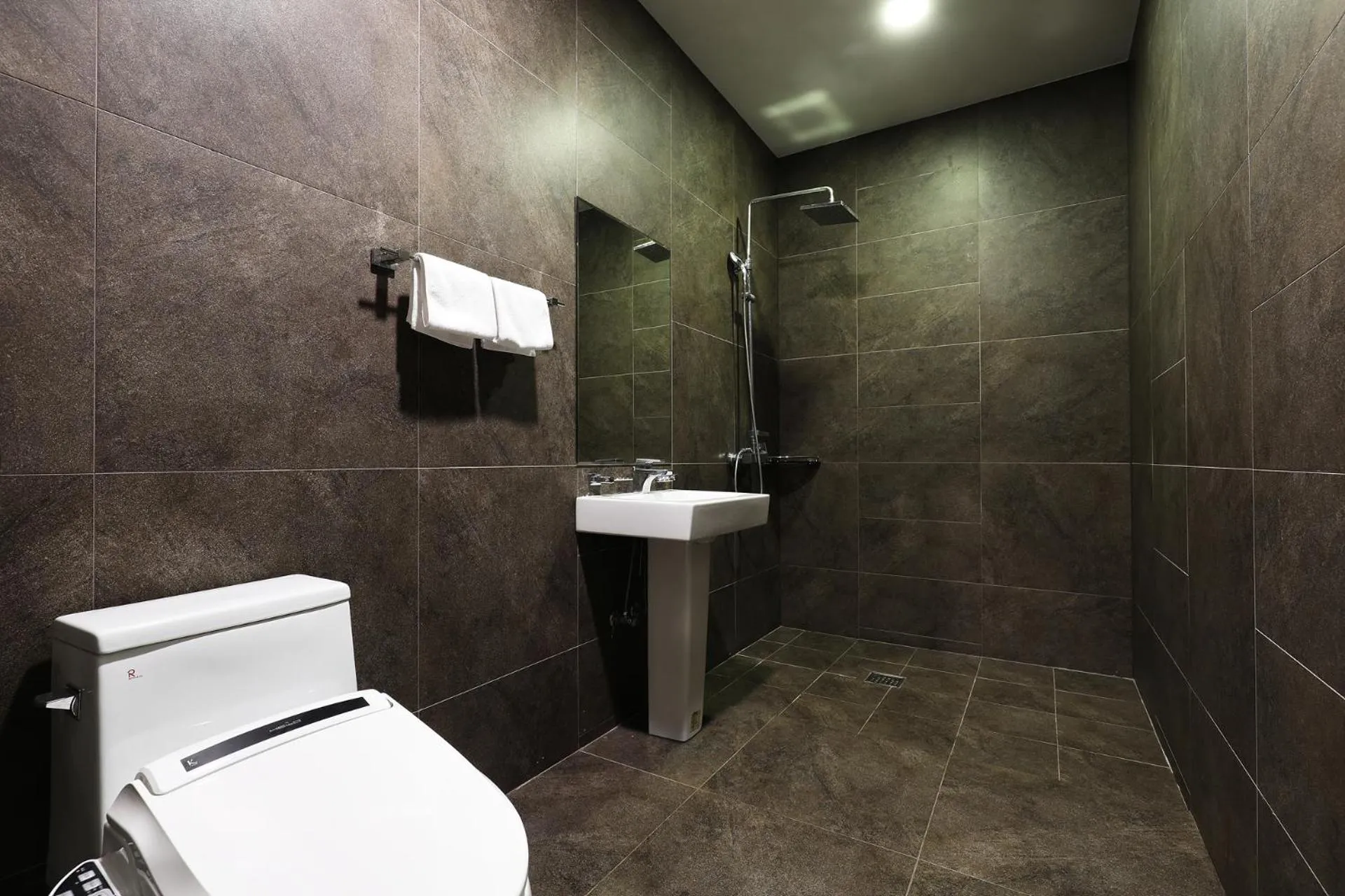 Toilet in BOLTON Hotel