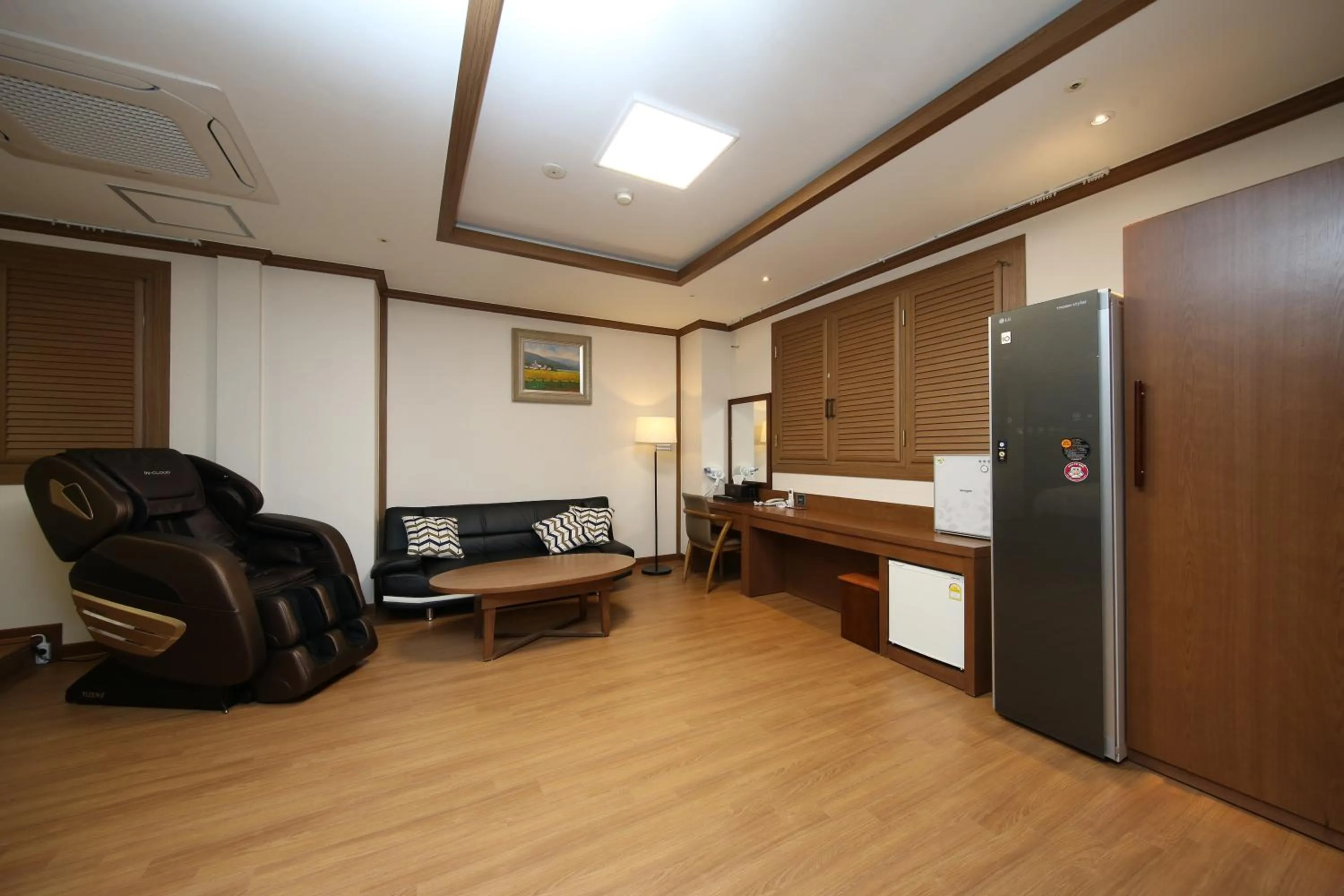 Seating area in BOLTON Hotel