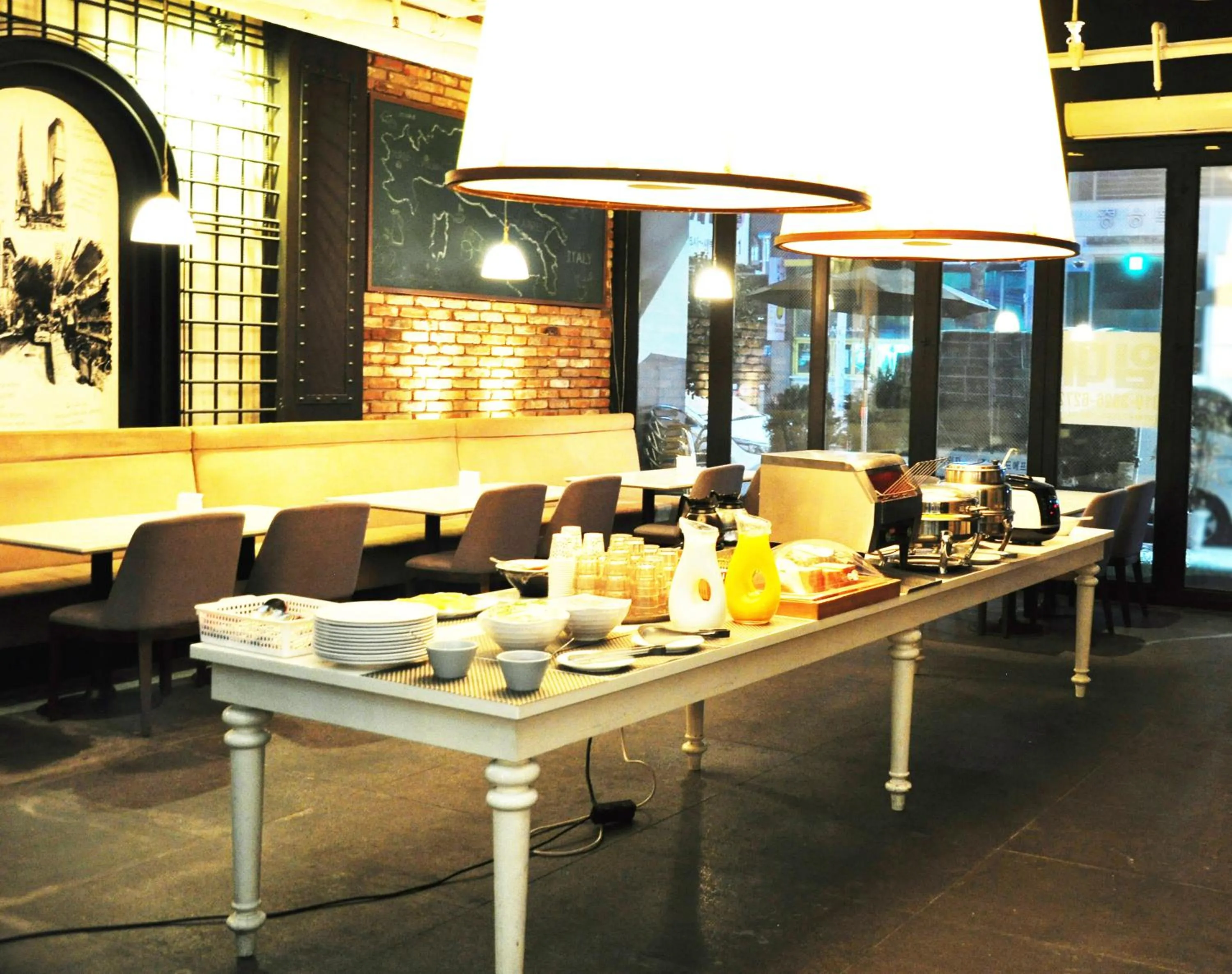 Breakfast in BOLTON Hotel