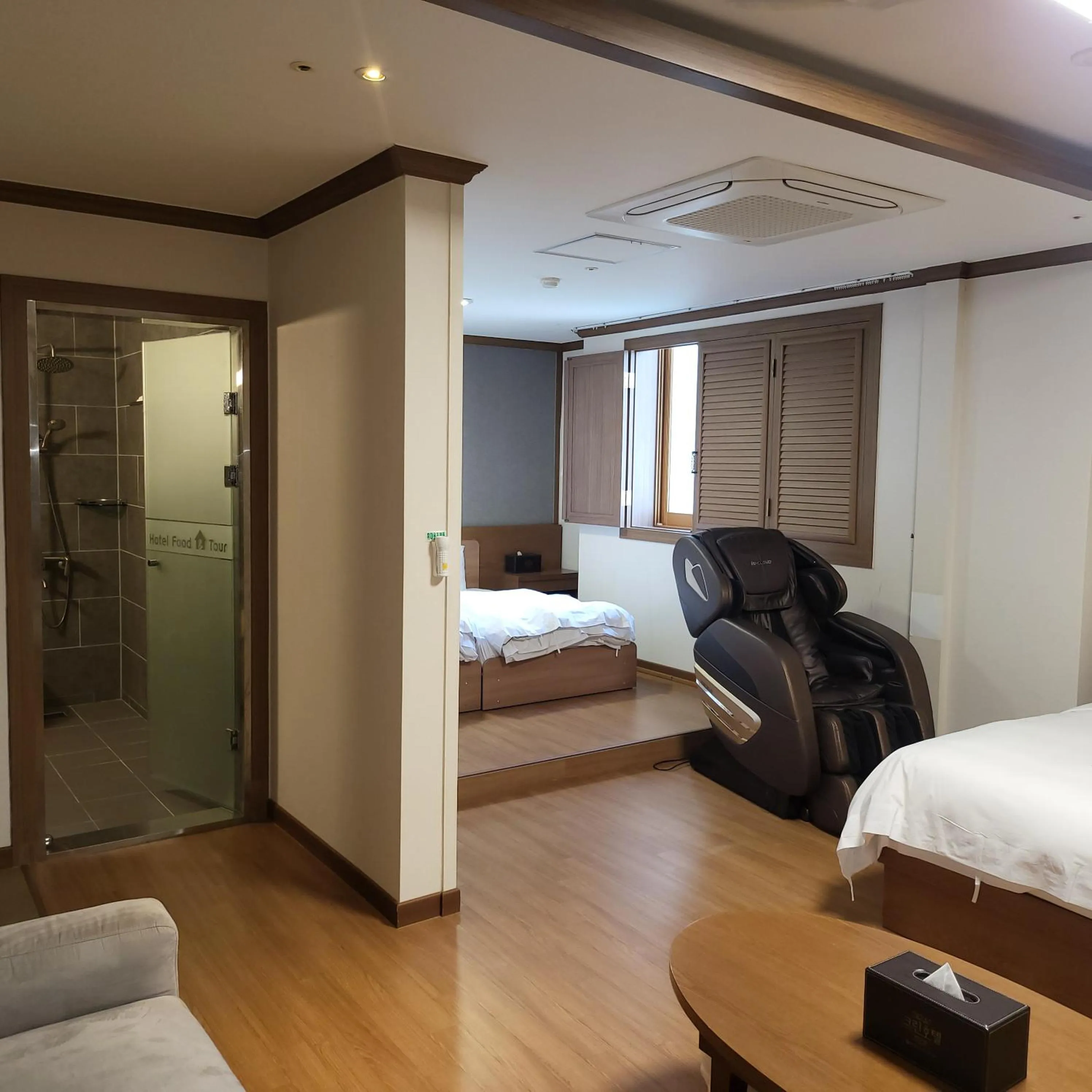 Property building, Bed in BOLTON Hotel