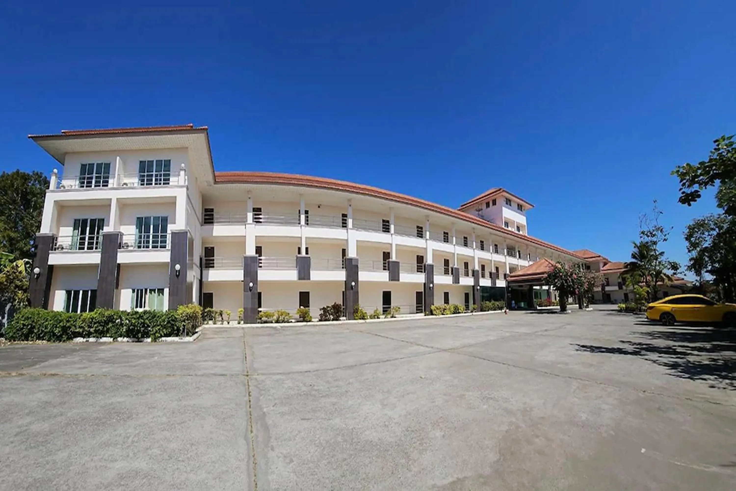 Property building in Grand Place Resort