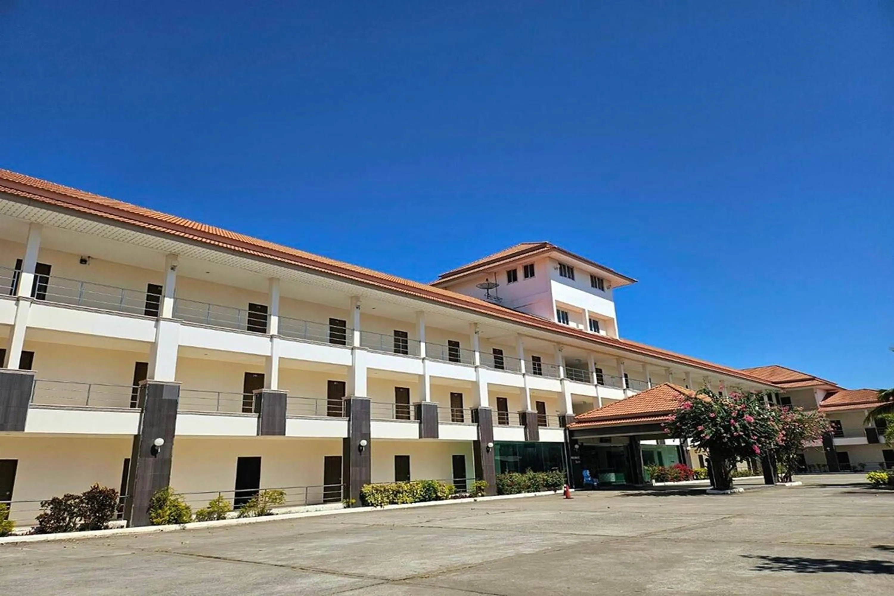 Property building in Grand Place Resort