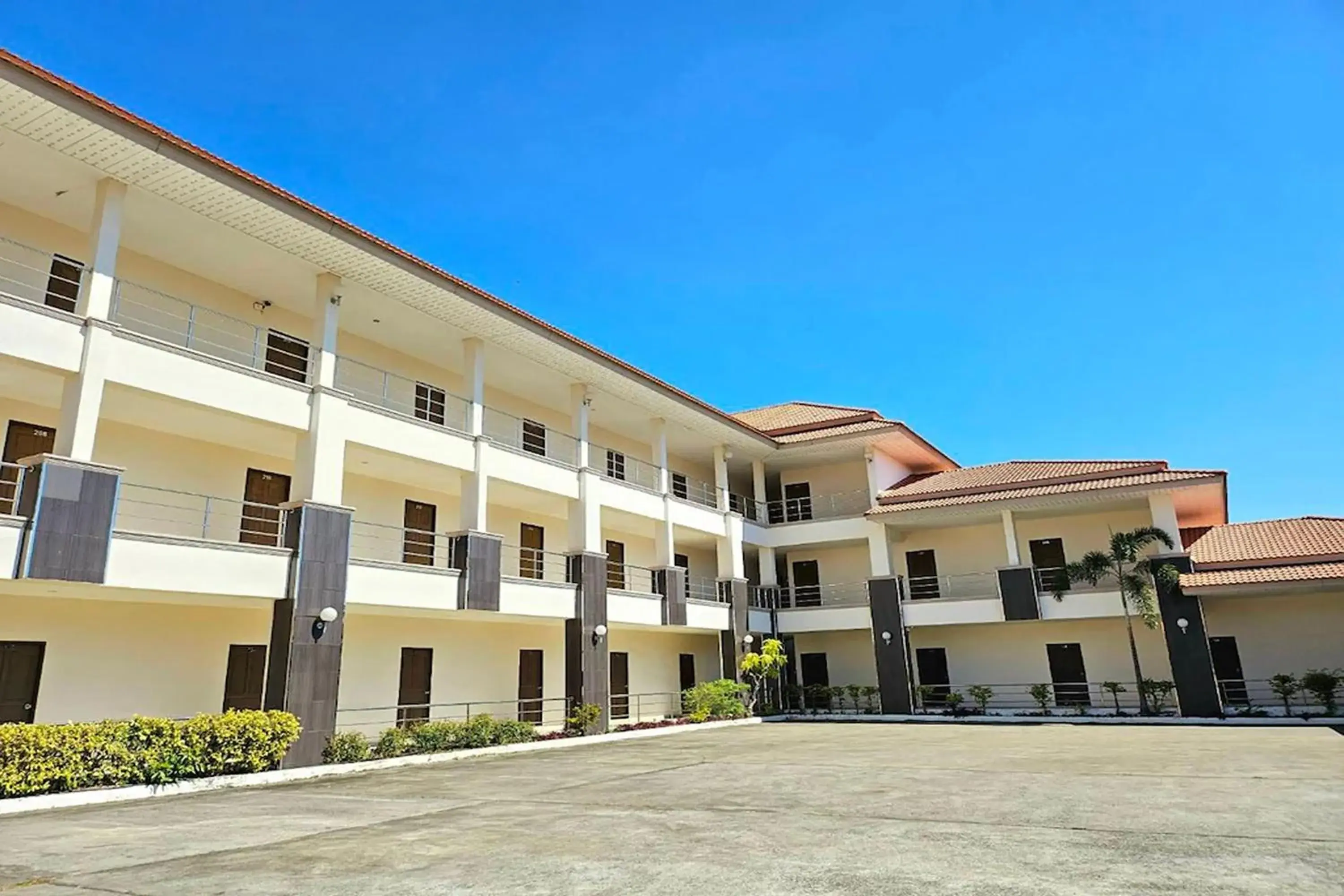Property building in Grand Place Resort Property building in Grand Place Resort