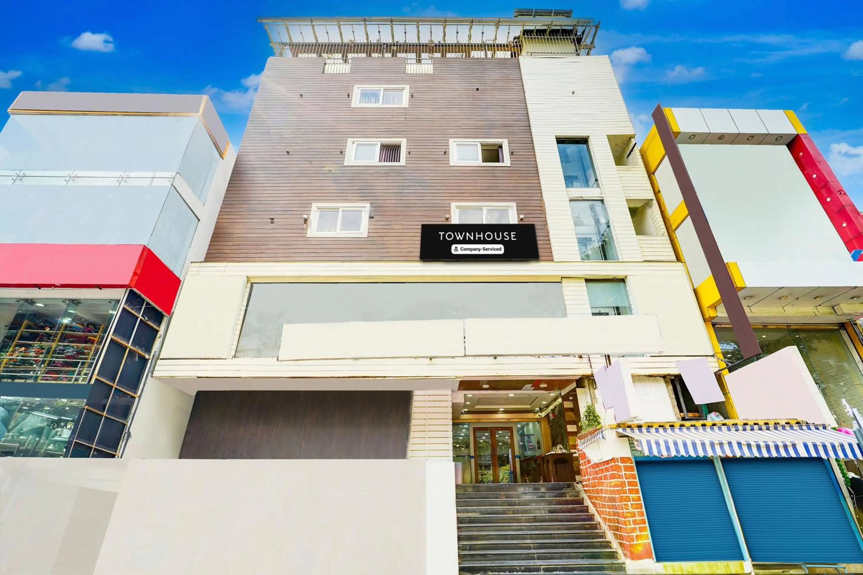 Super Townhouse MG Road Near Commercial Street