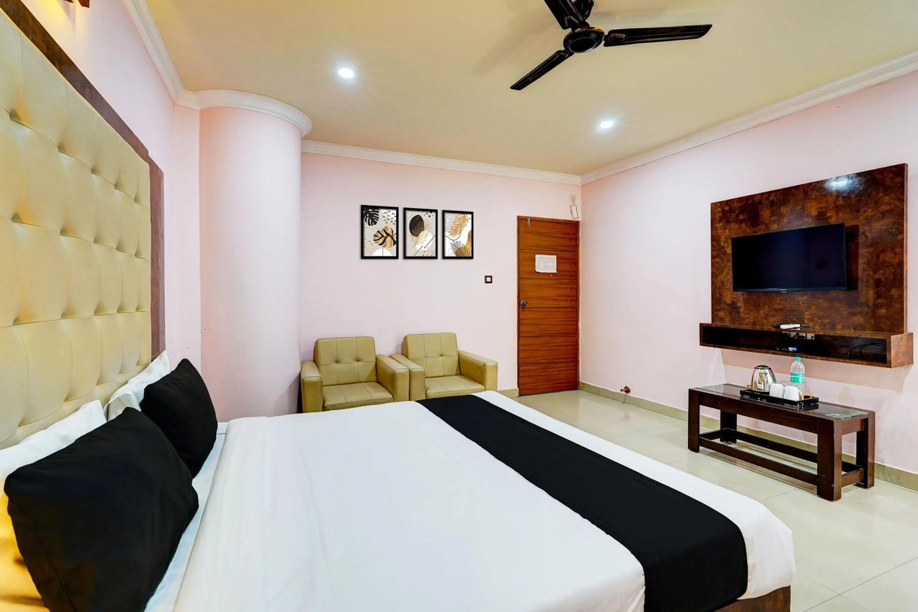 Bedroom, Bed in Super Townhouse MG Road Near Commercial Street