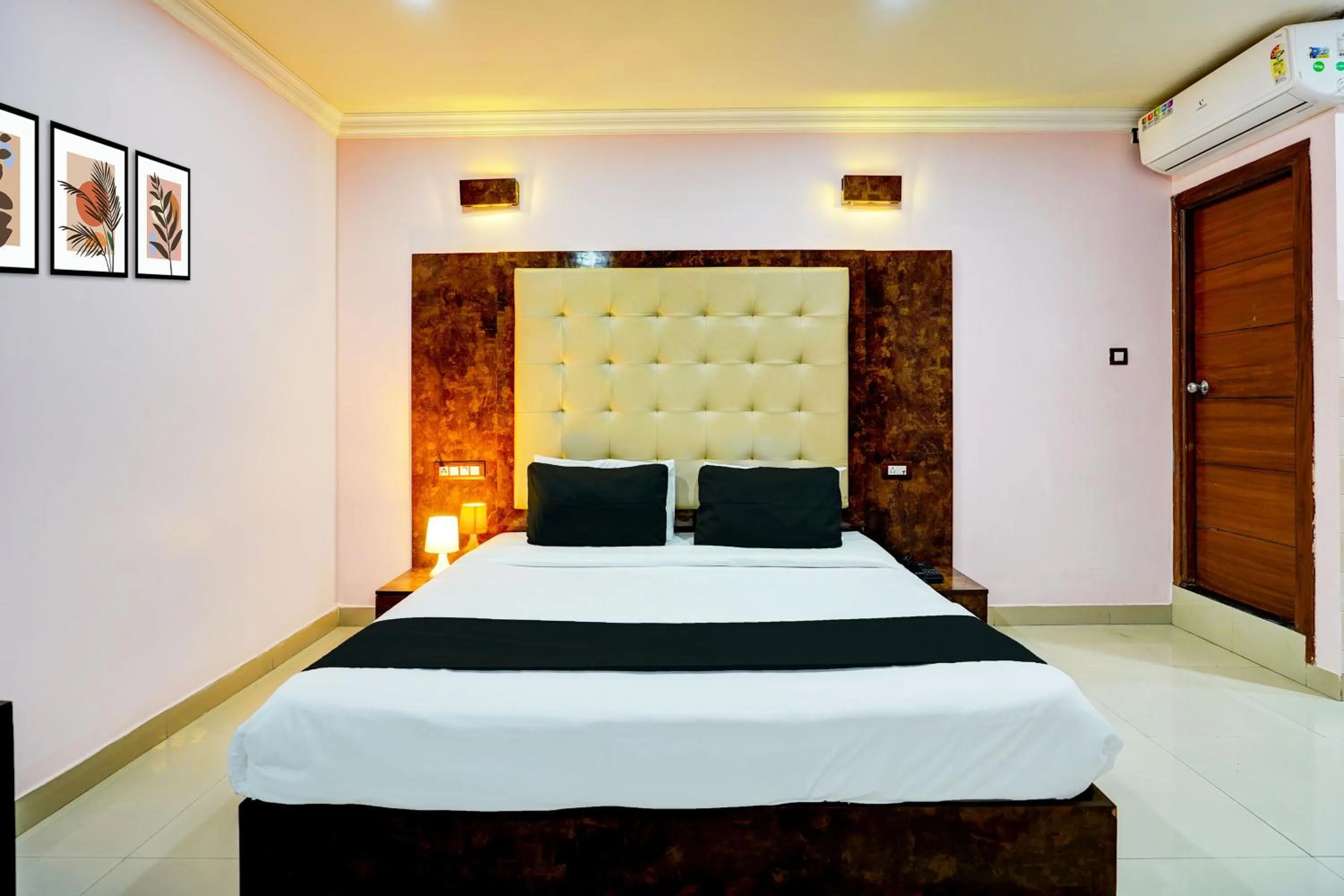 Bedroom, Bed in Super Townhouse MG Road Near Commercial Street