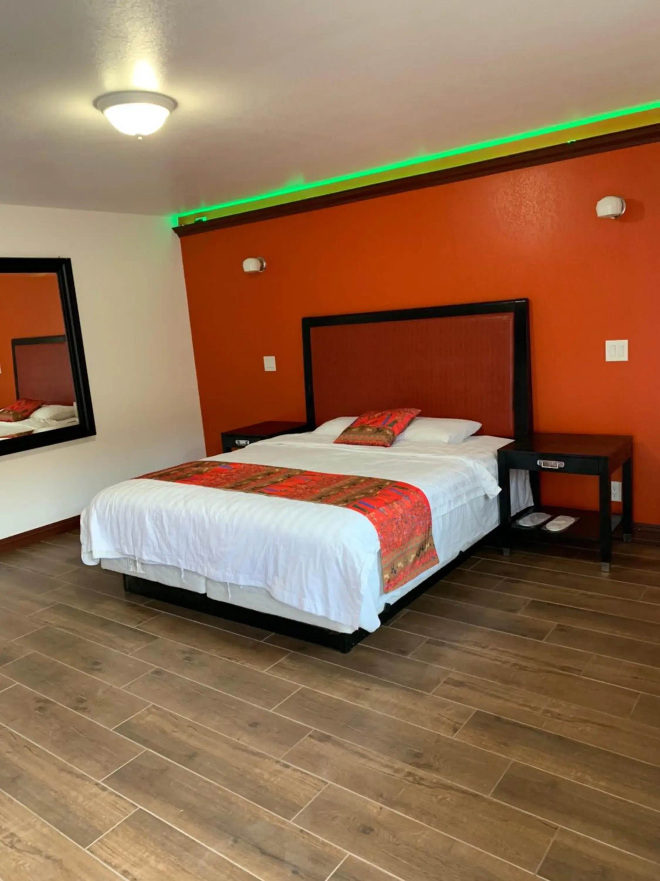 Bed in norwalk inn & suites