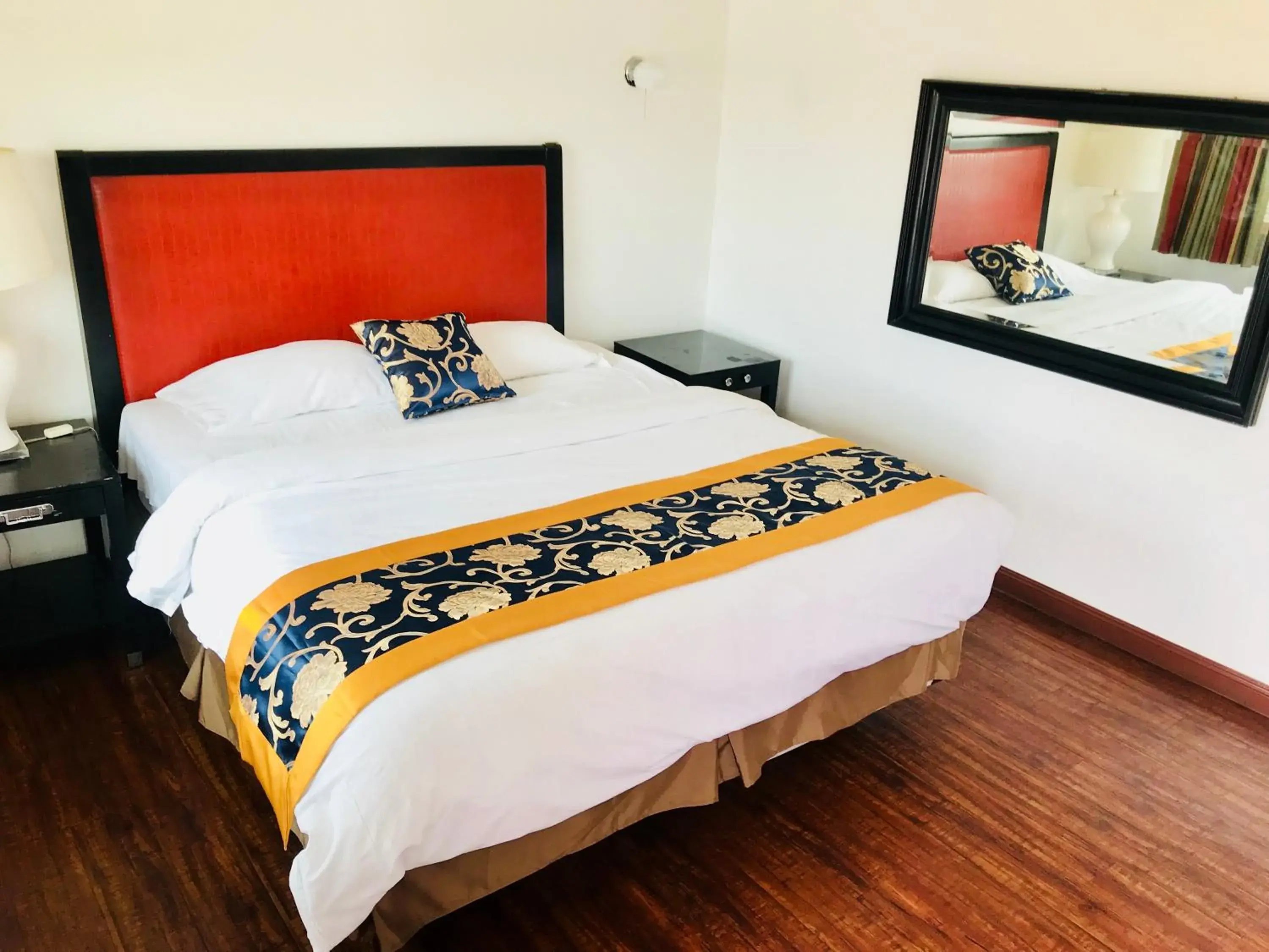 Bed in norwalk inn & suites
