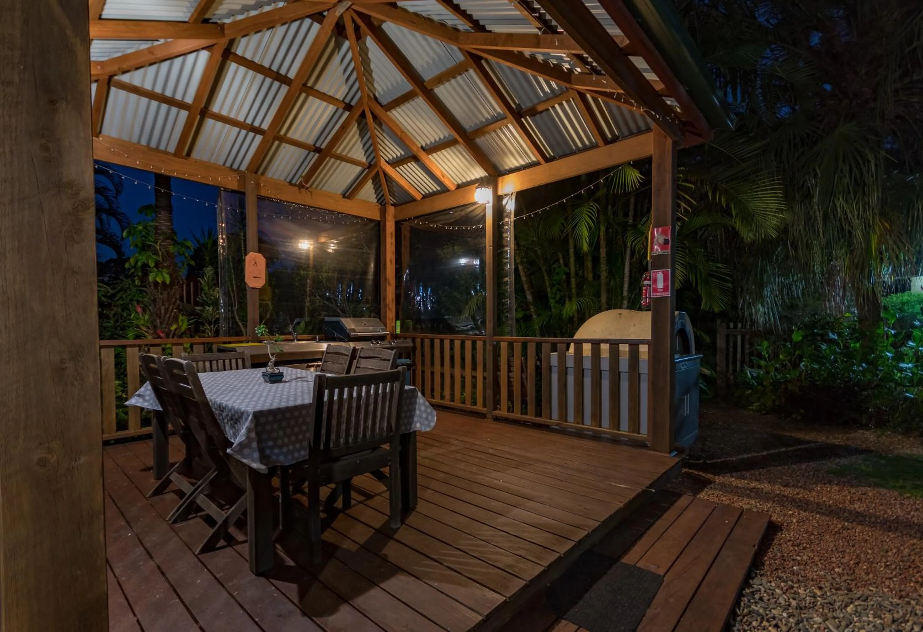 BBQ facilities in Kookaburra Motel Yungaburra