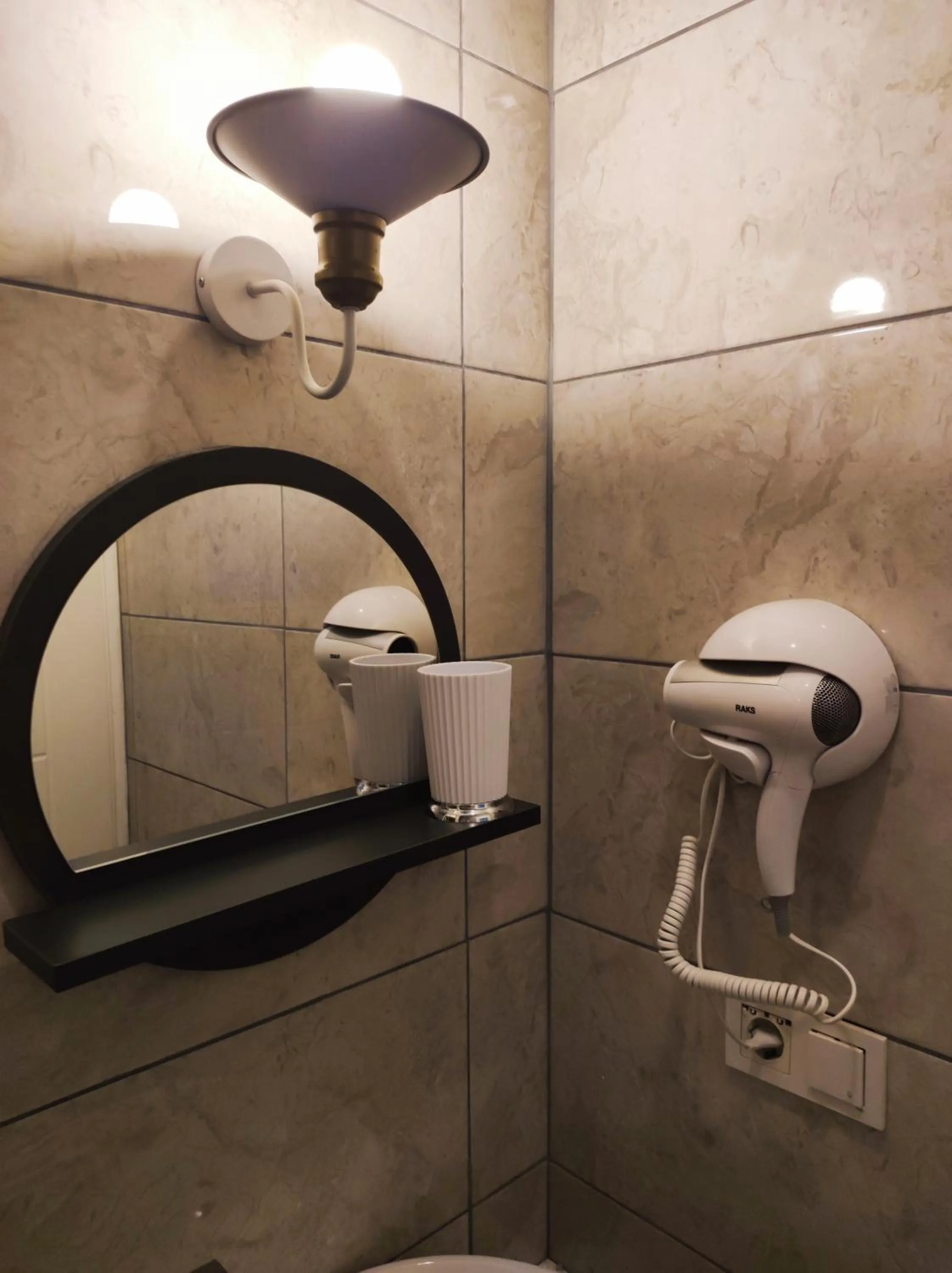 Bathroom in Jakaranda Hotel