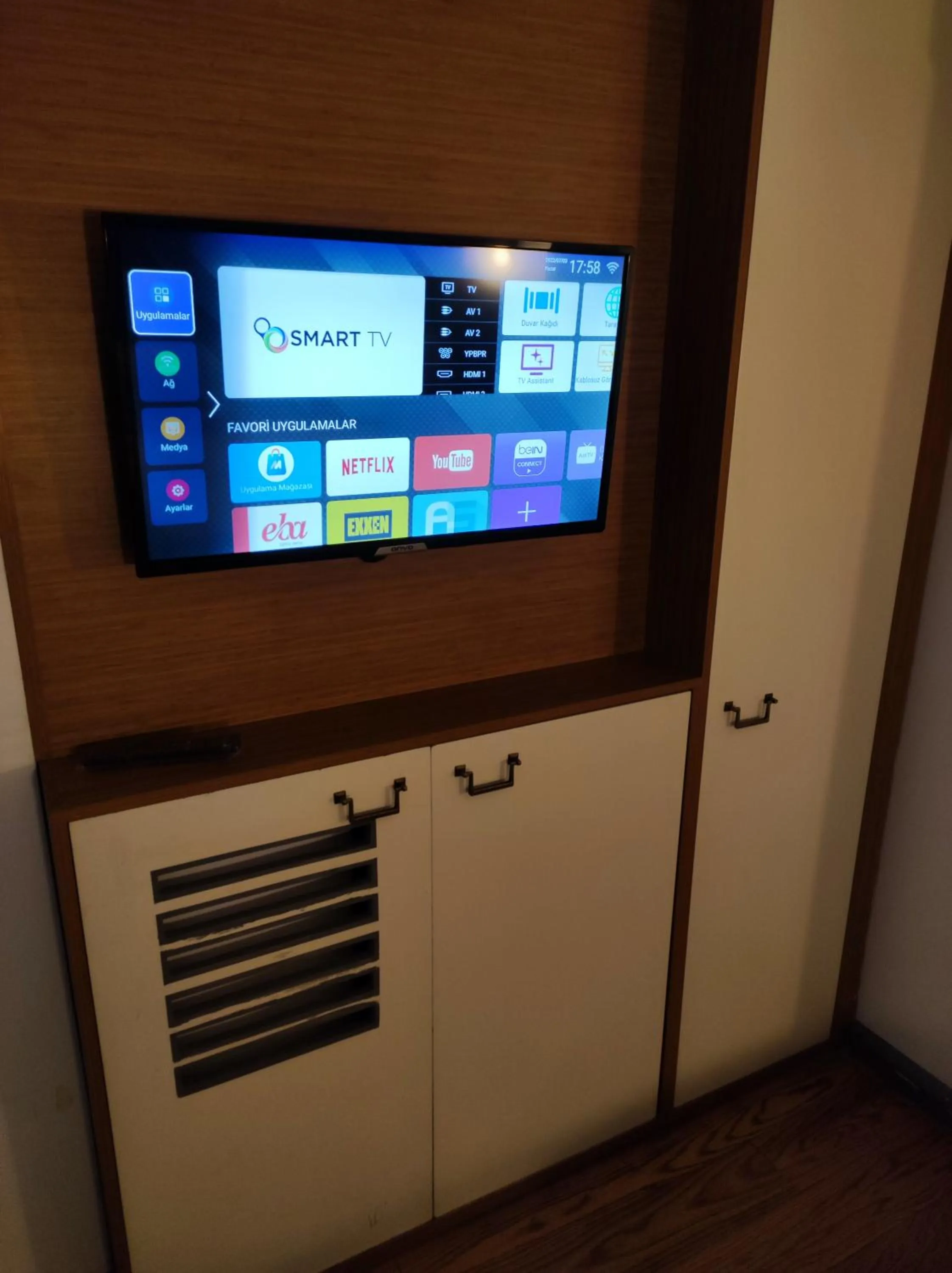 TV and multimedia in Jakaranda Hotel