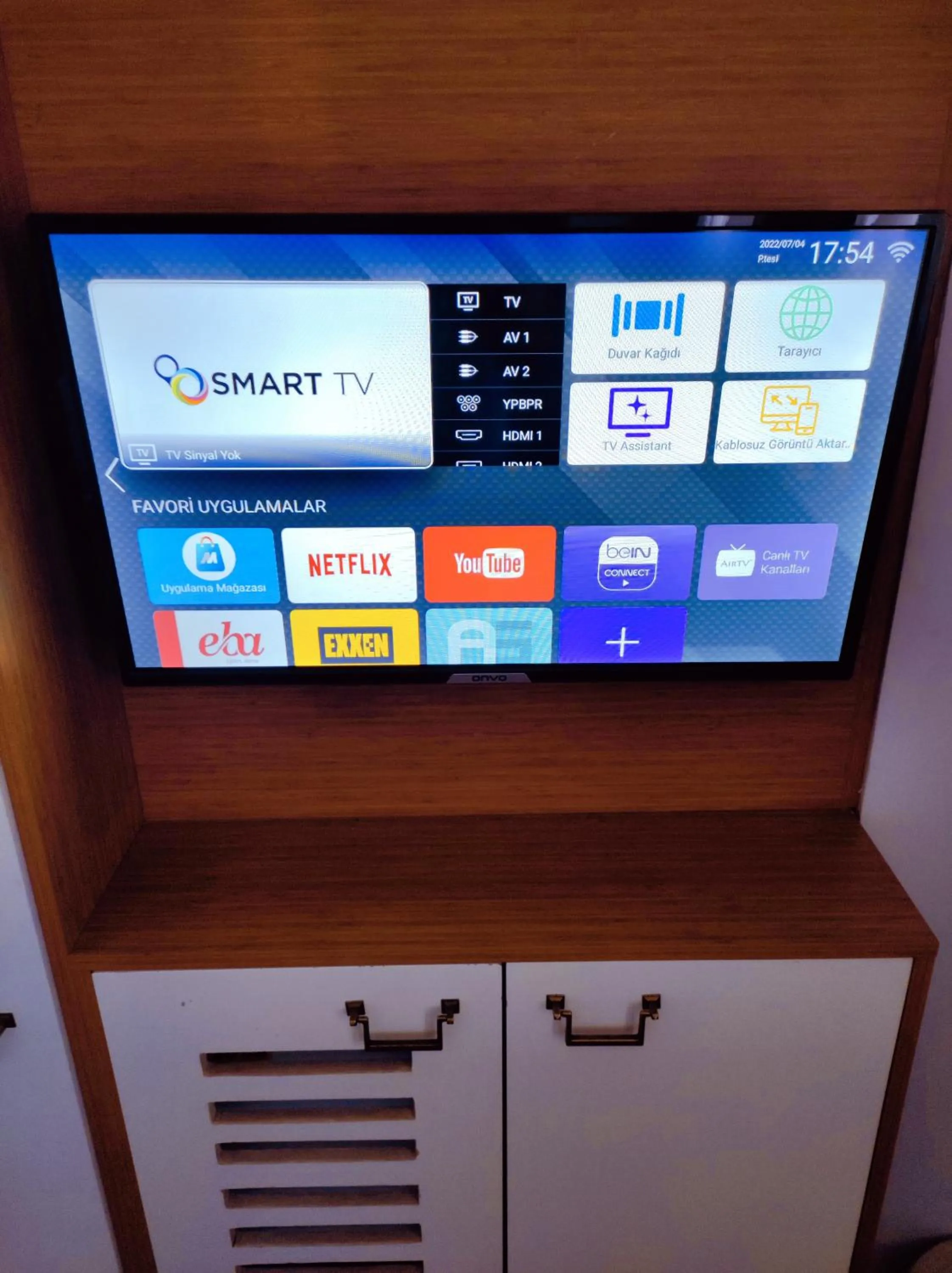 TV and multimedia in Jakaranda Hotel