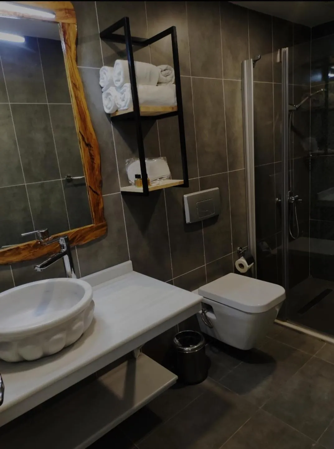 Bathroom in Jakaranda Hotel