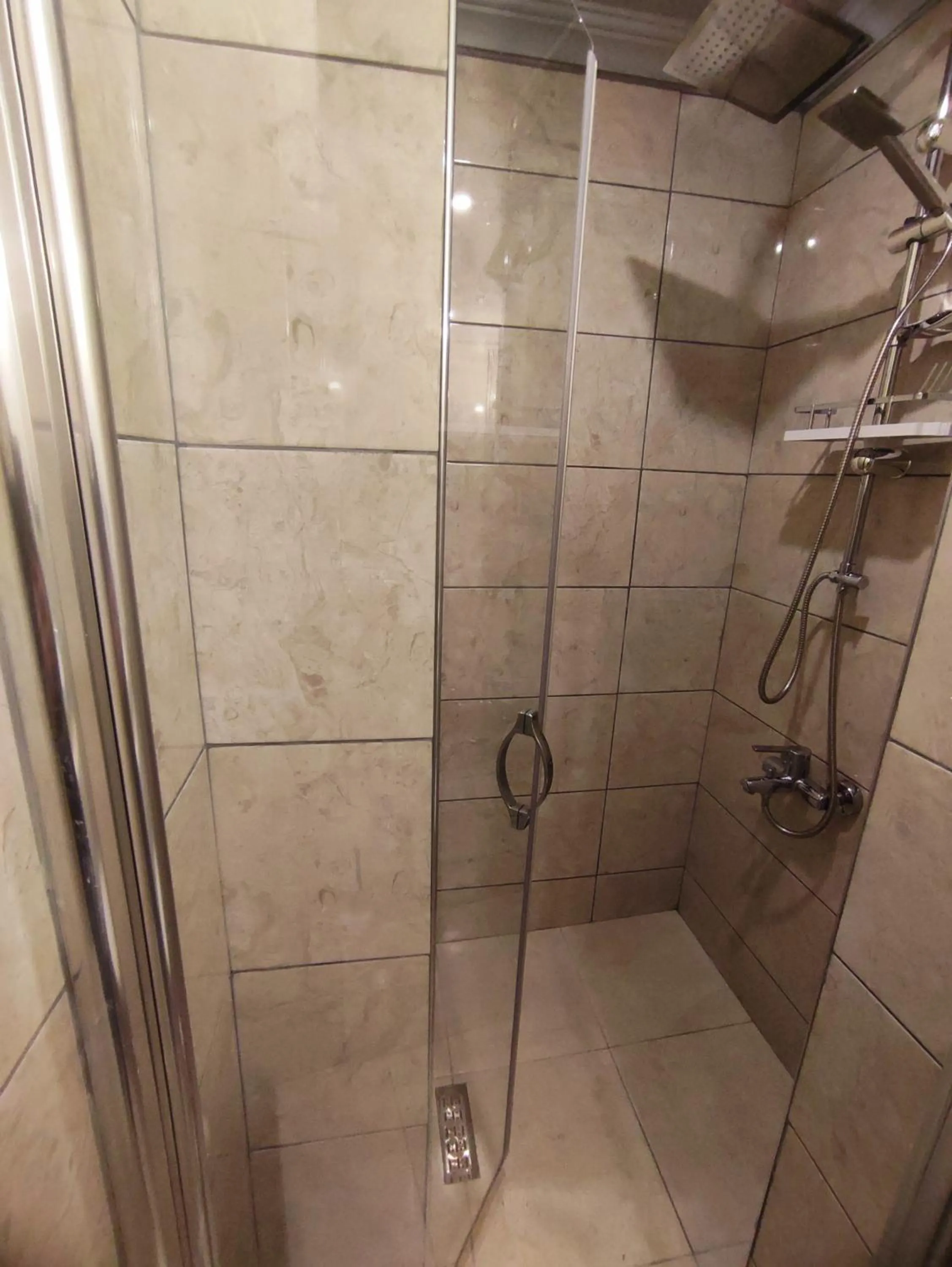 Bathroom in Jakaranda Hotel