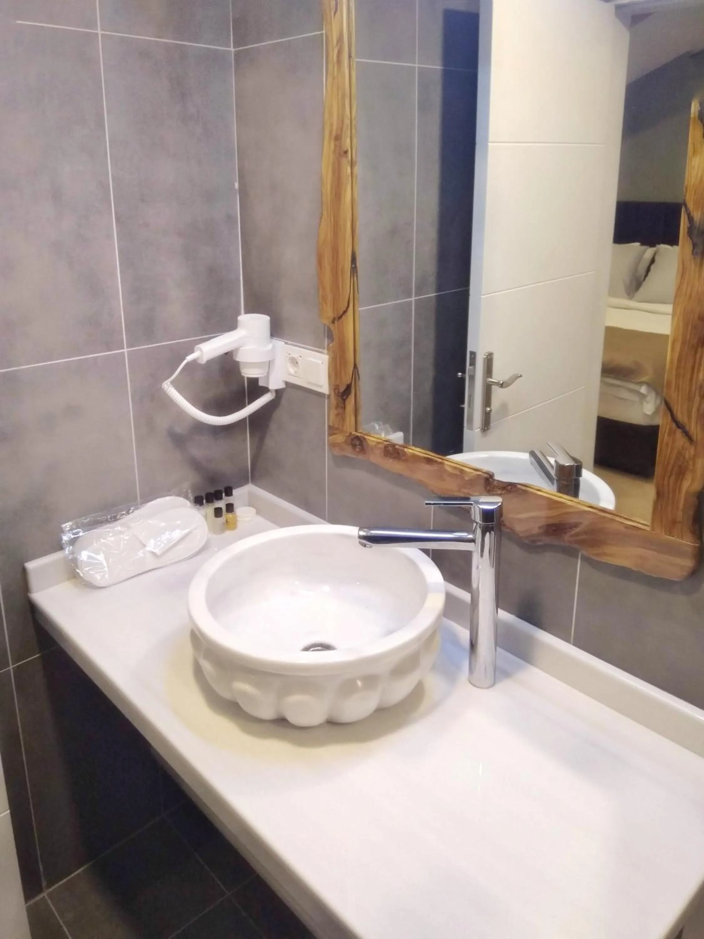 Bathroom in Jakaranda Hotel