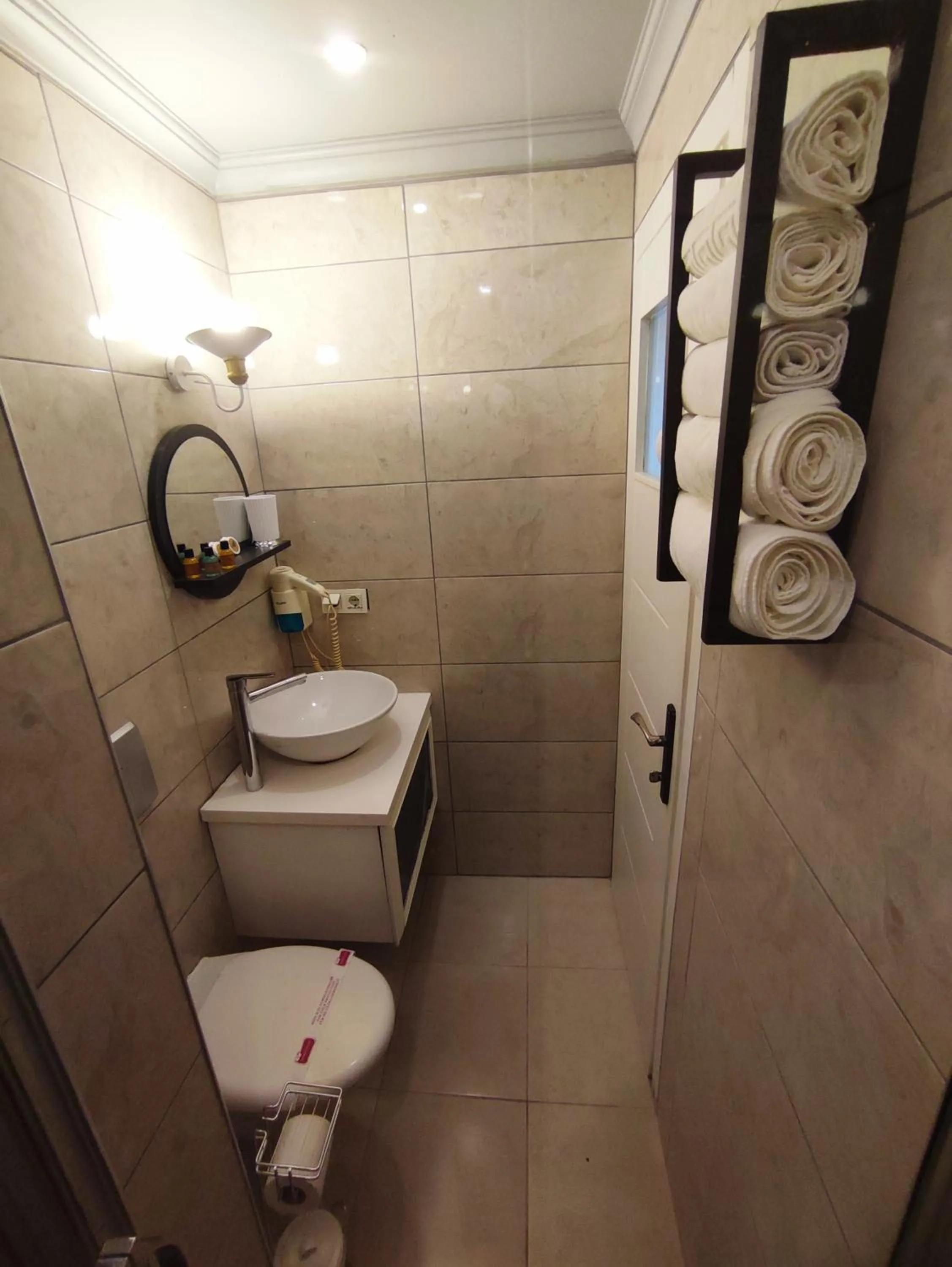 Bathroom in Jakaranda Hotel