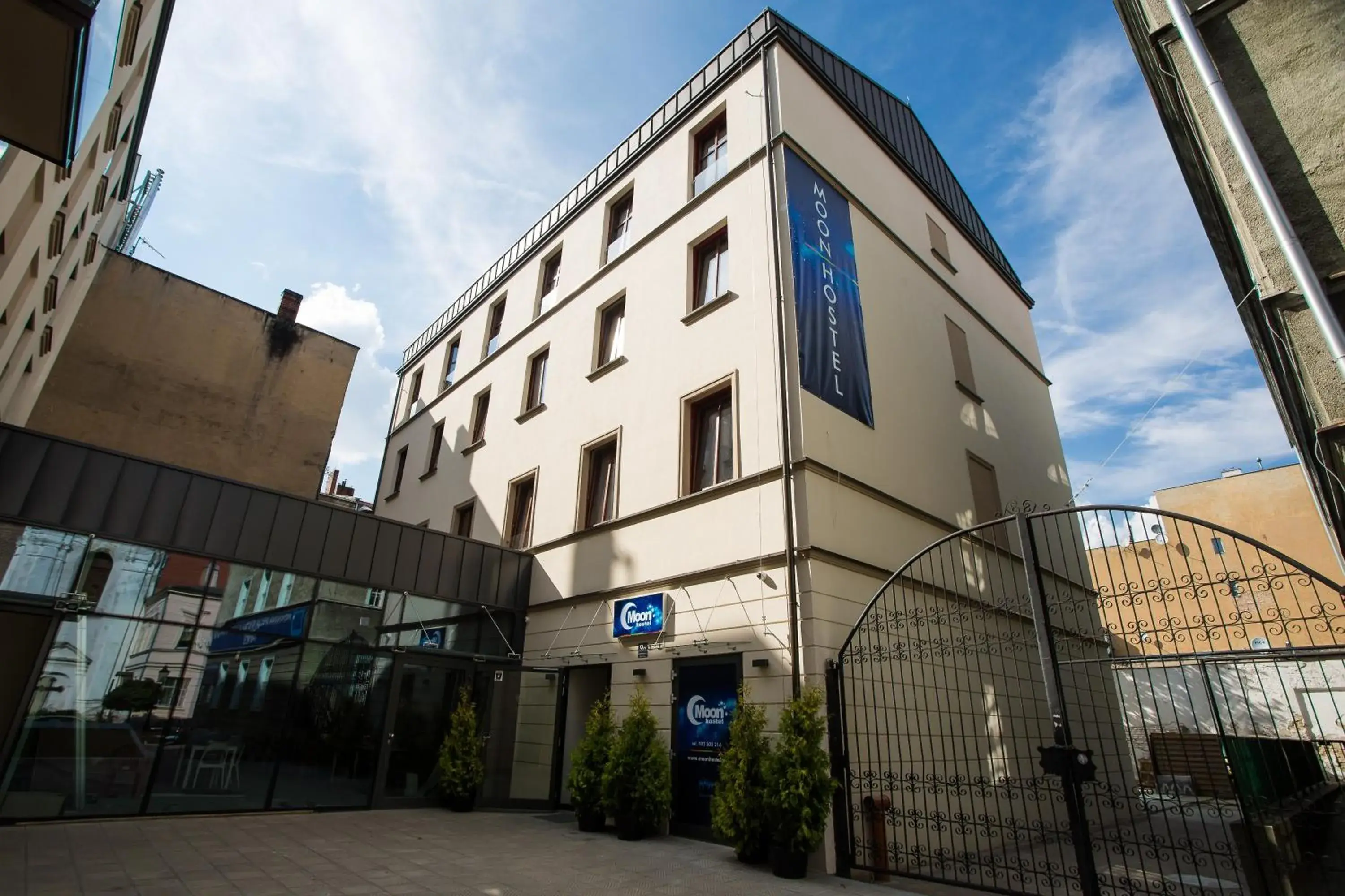 Property building in Moon Hostel Poznań Property building in Moon Hostel Poznań
