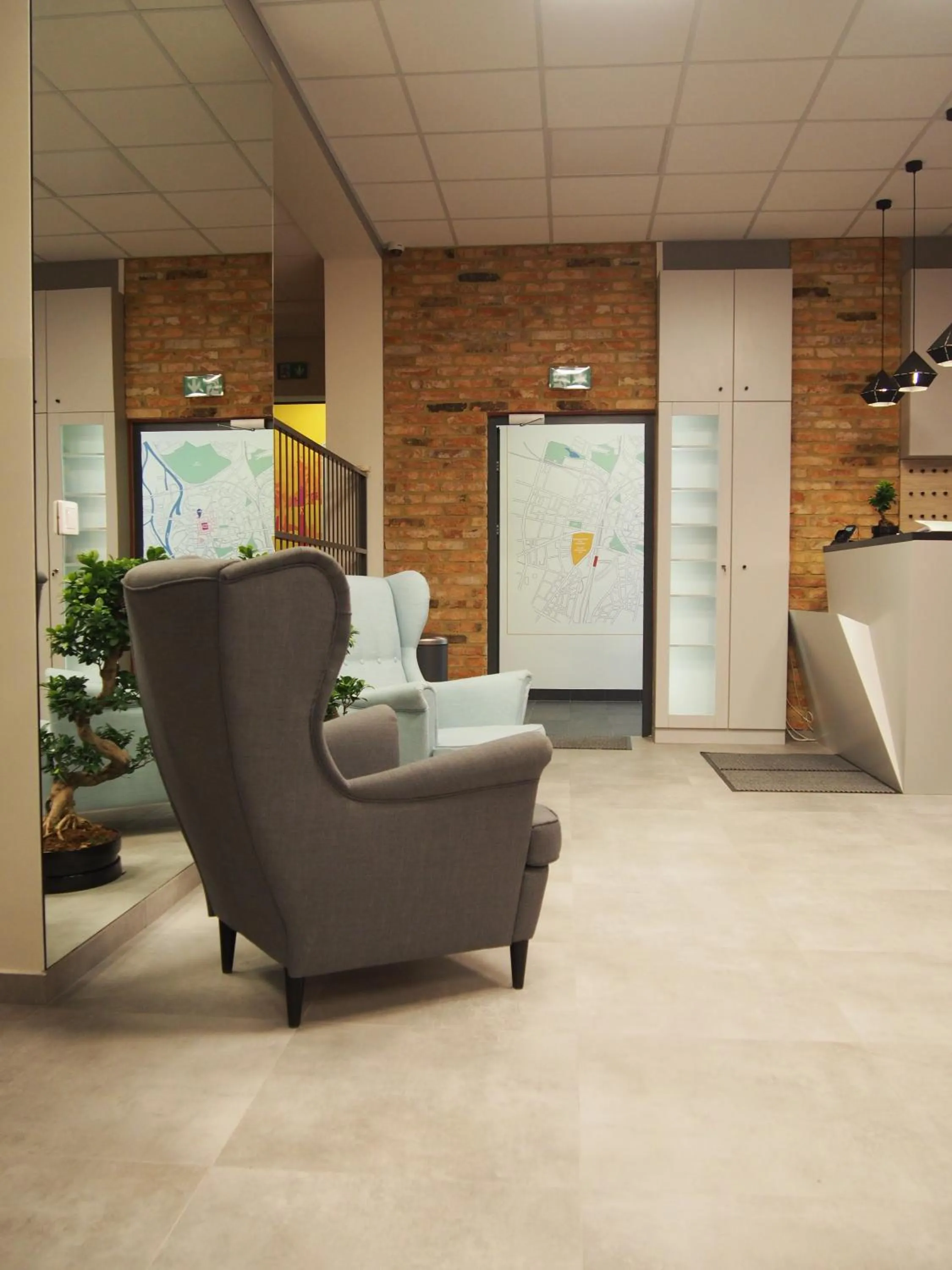 Communal lounge/ TV room in Moon Hostel Poznań