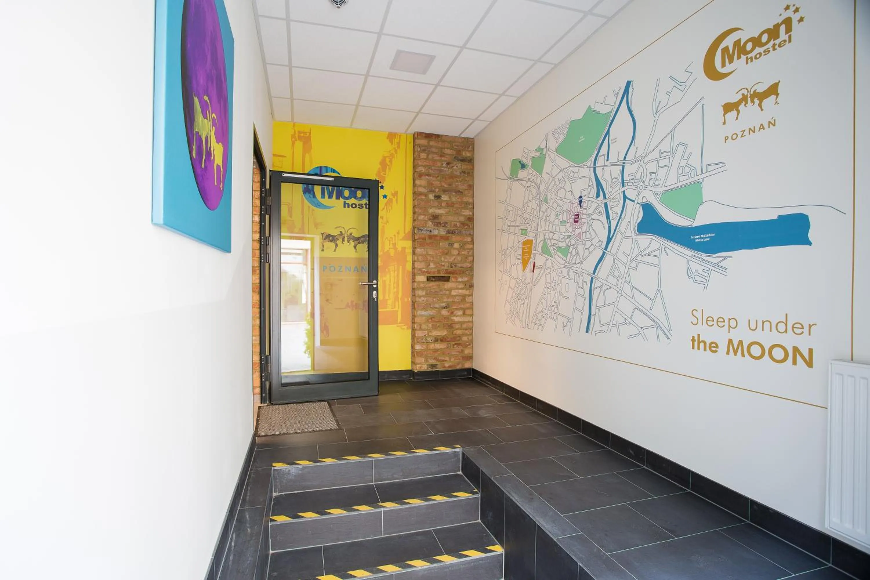 Facade/entrance in Moon Hostel Poznań