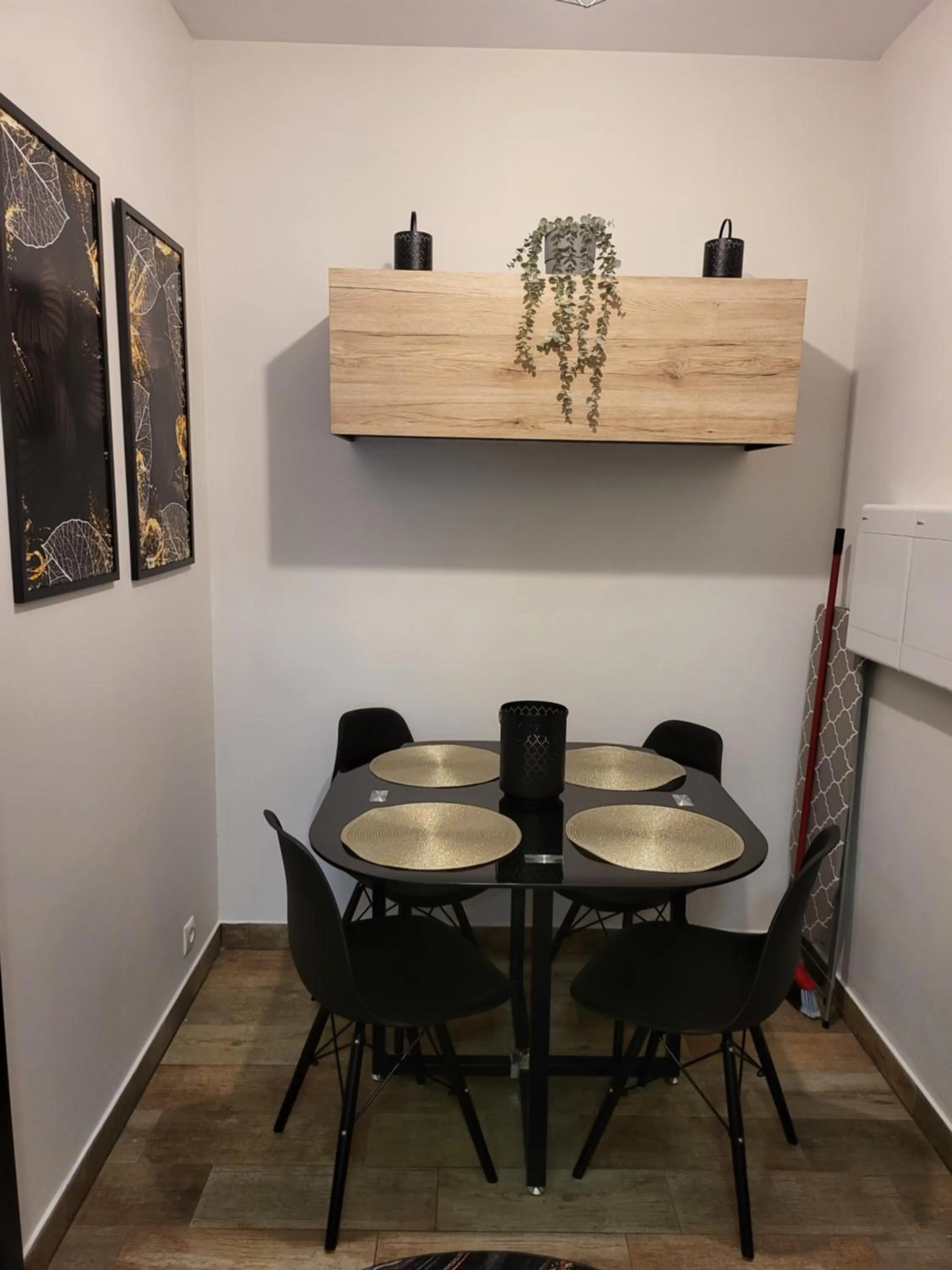 Seating area in Moon Hostel Poznań