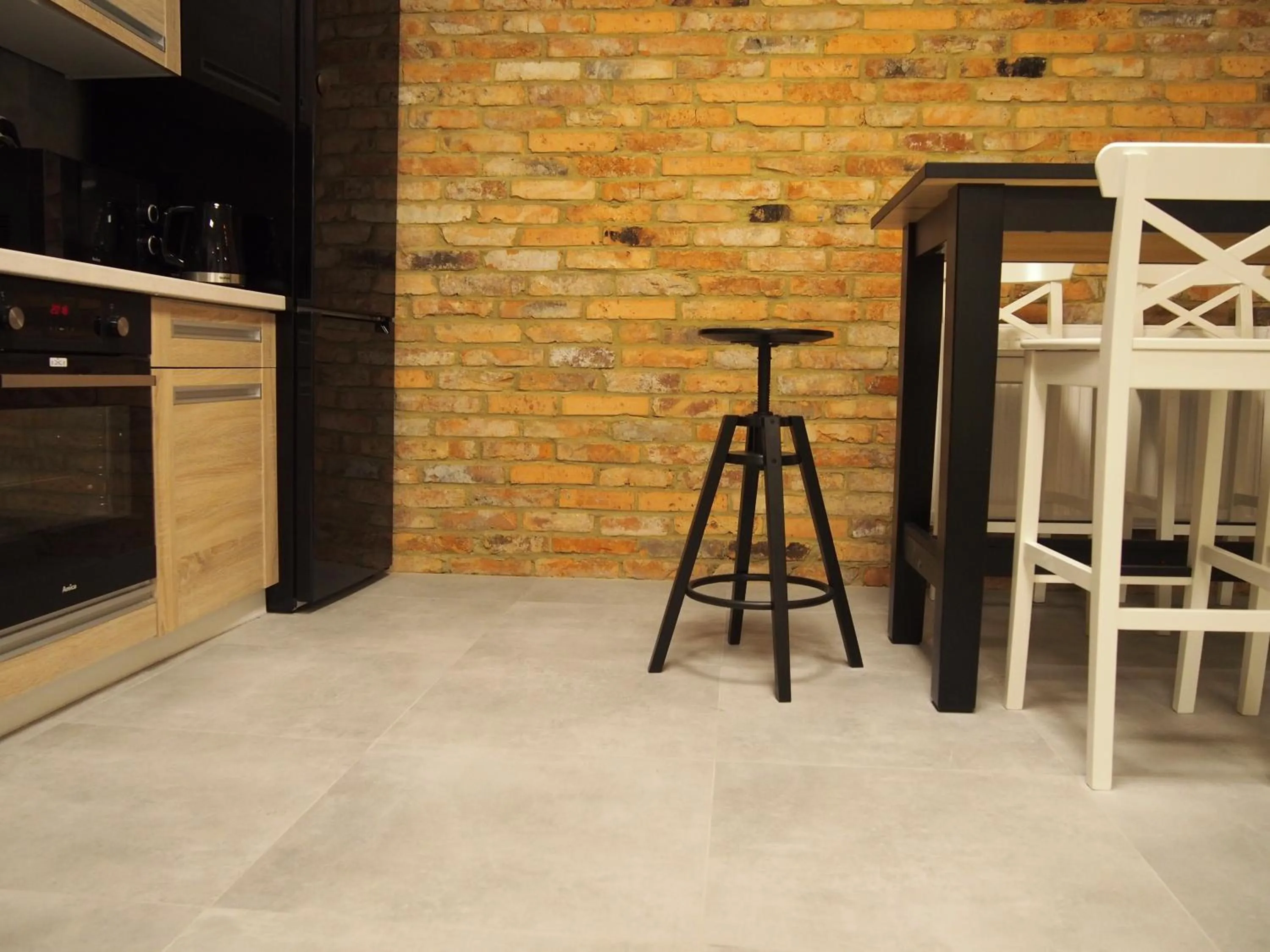 Communal kitchen in Moon Hostel Poznań