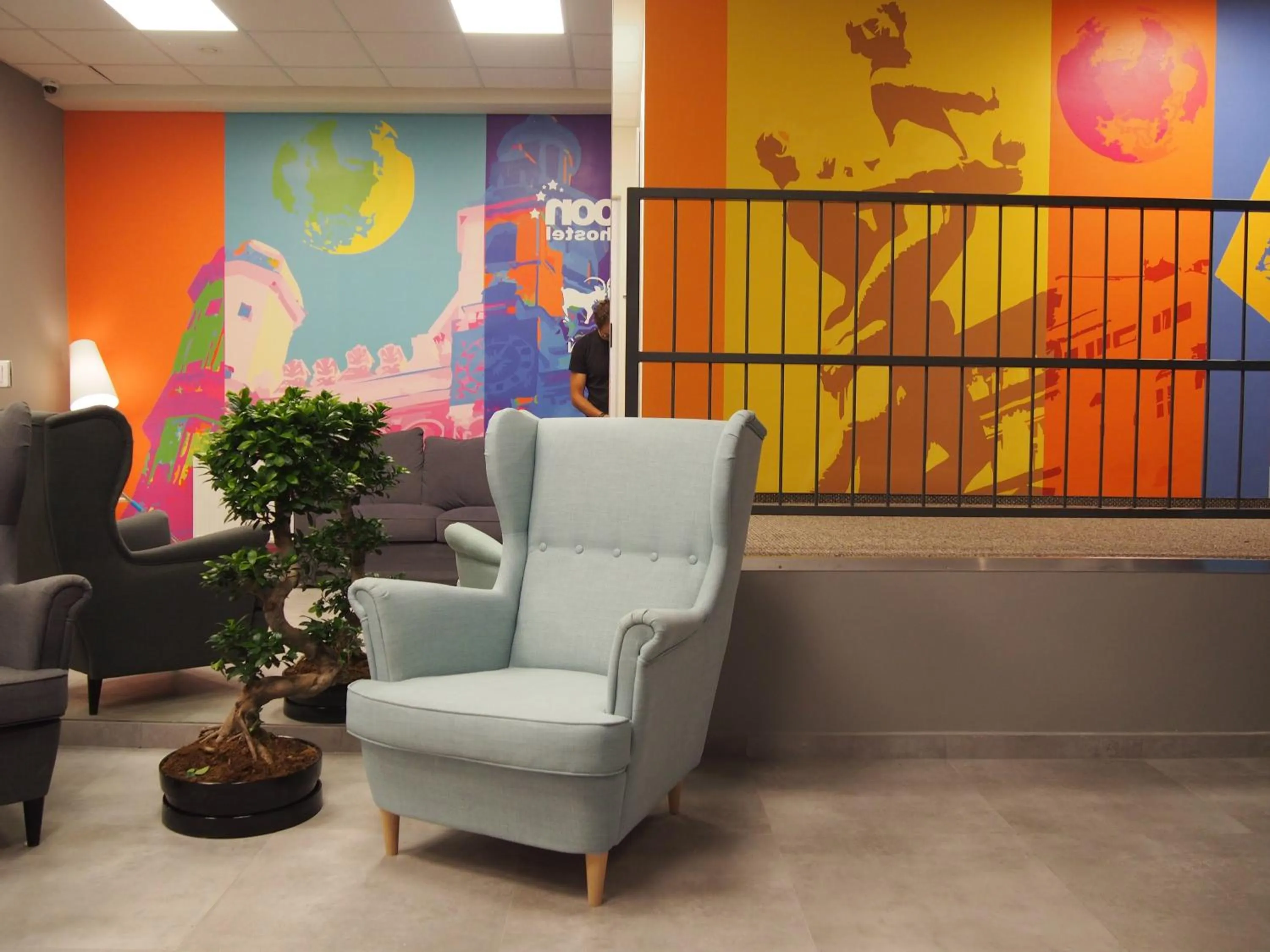 Communal lounge/ TV room in Moon Hostel Poznań