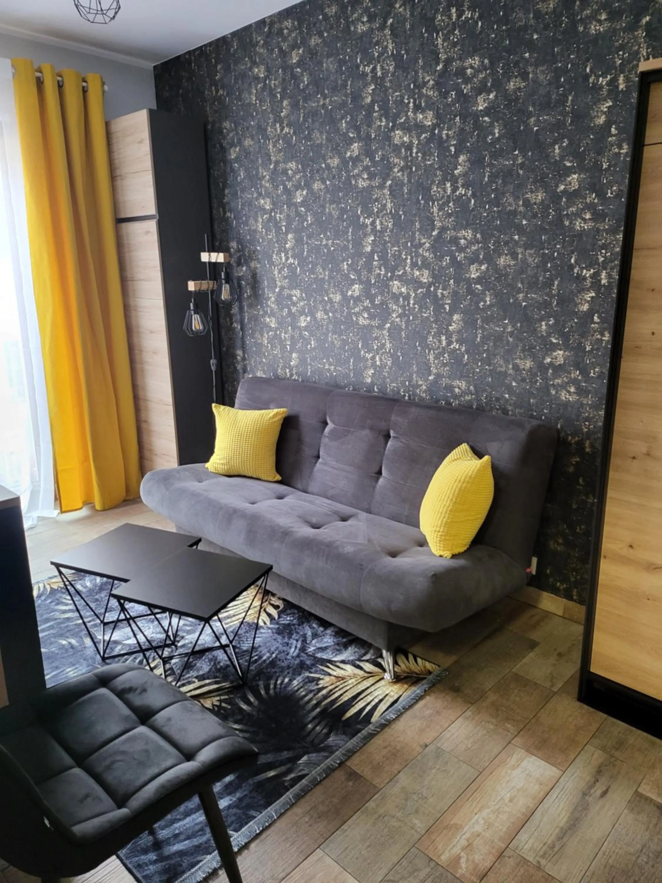 Communal lounge/ TV room in Moon Hostel Poznań