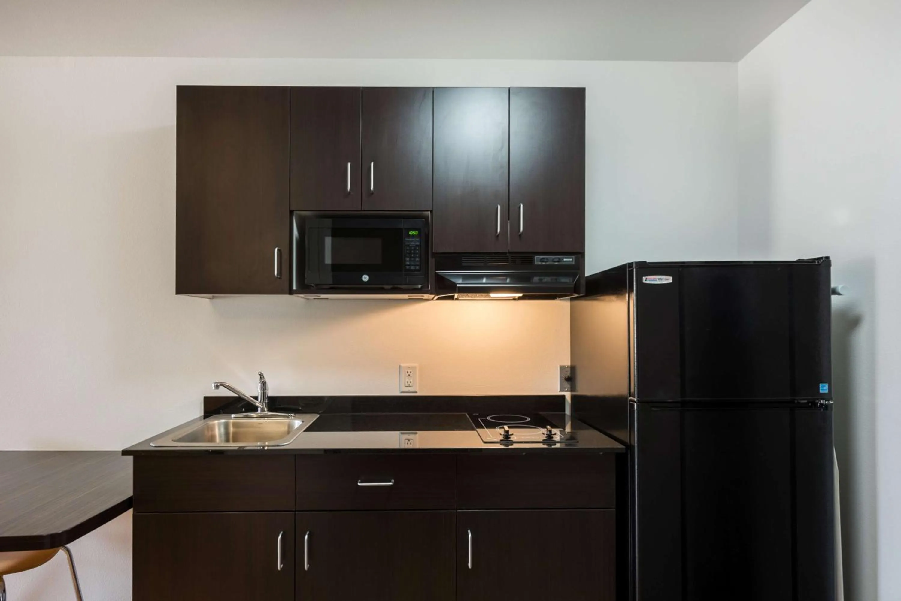 Kitchen or kitchenette in Studio 6-Mccarran, NV - Sparks - Tahoe - Reno Industrial Center