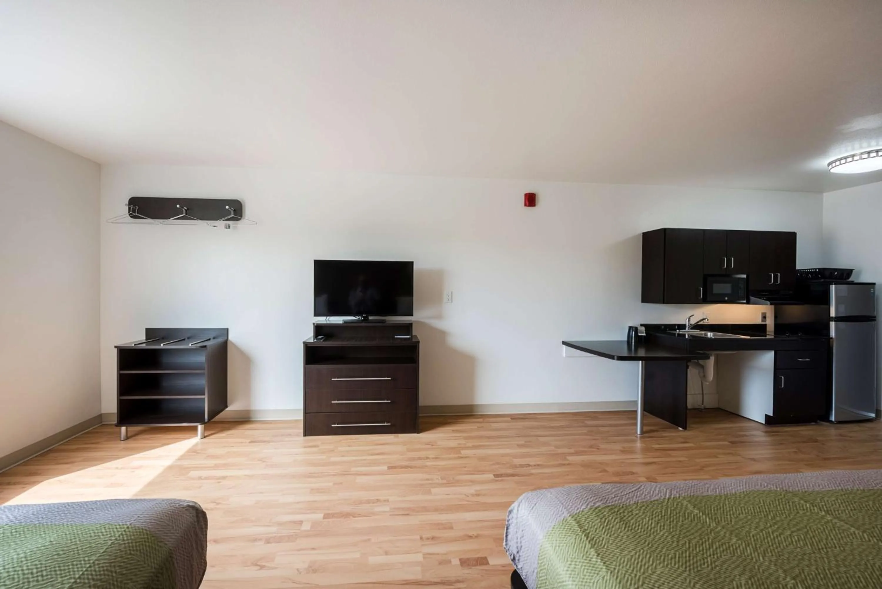 TV and multimedia in Studio 6-Mccarran, NV - Sparks - Tahoe - Reno Industrial Center