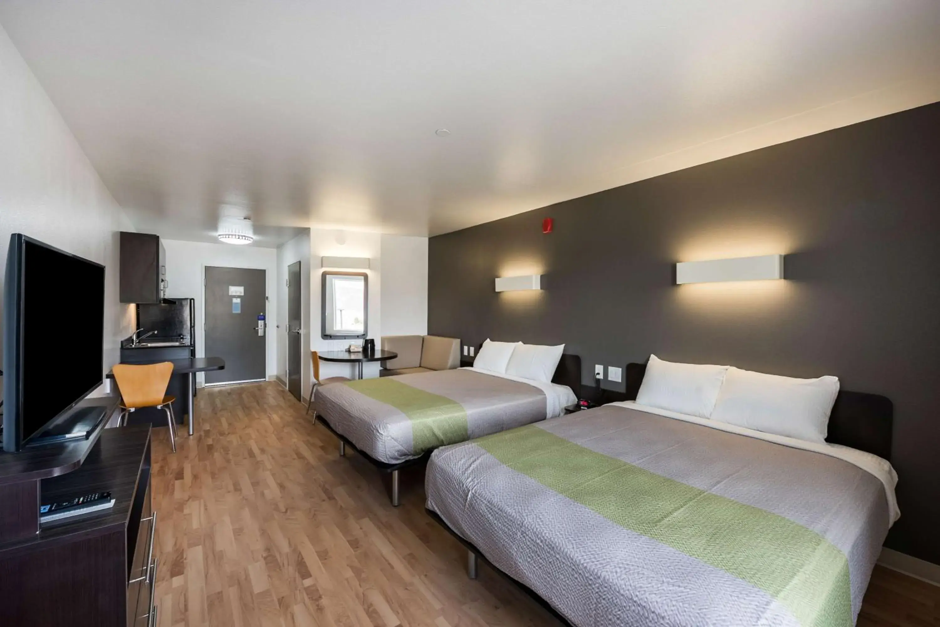 TV and multimedia, Bed in Studio 6-Mccarran, NV - Sparks - Tahoe - Reno Industrial Center TV and multimedia, Bed in Studio 6-Mccarran, NV - Sparks - Tahoe - Reno Industrial Center