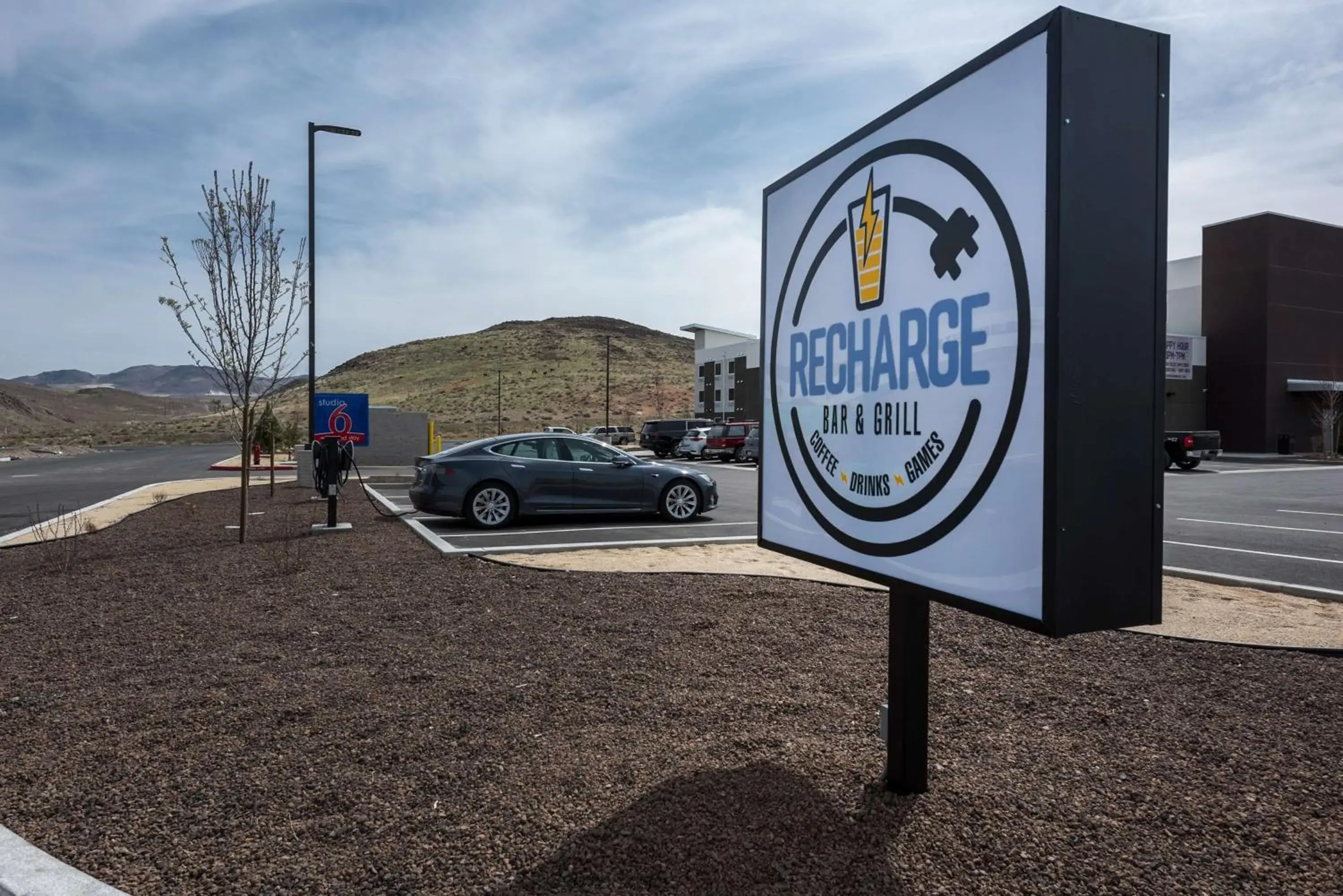 Property building in Studio 6-Mccarran, NV - Sparks - Tahoe - Reno Industrial Center Property building in Studio 6-Mccarran, NV - Sparks - Tahoe - Reno Industrial Center