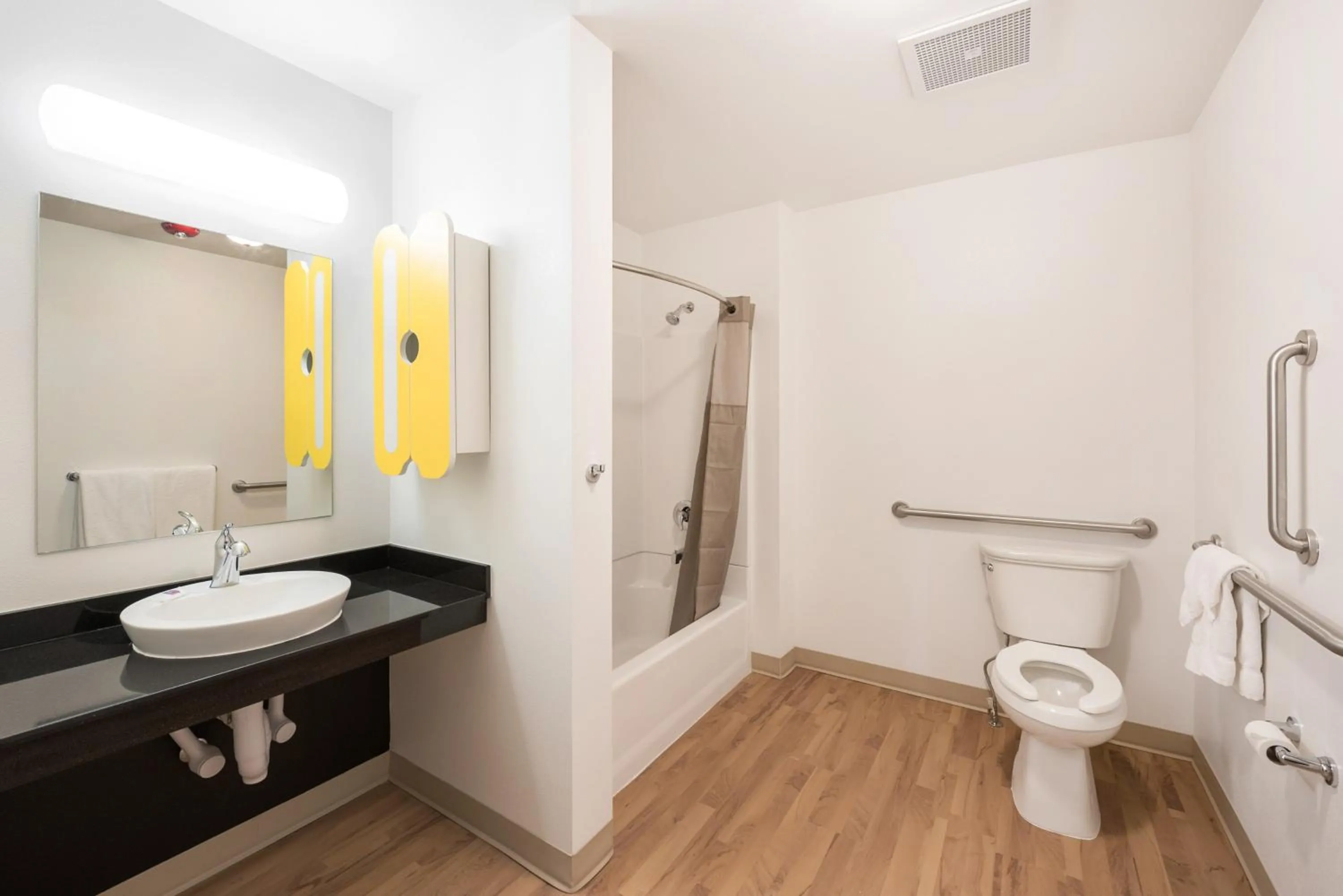 Bathroom in Studio 6-Mccarran, NV - Sparks - Tahoe - Reno Industrial Center