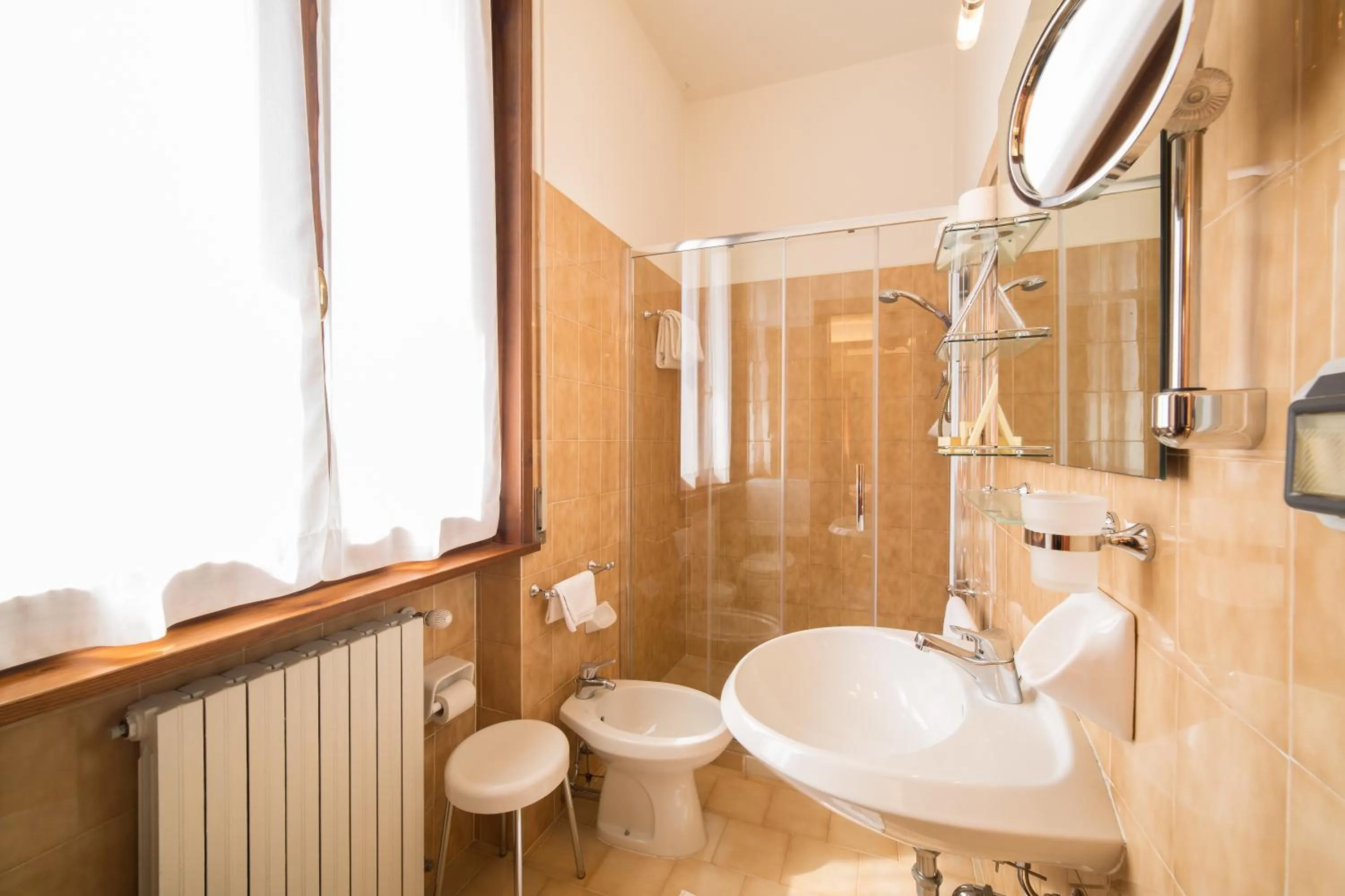 Shower in Hotel Carancini