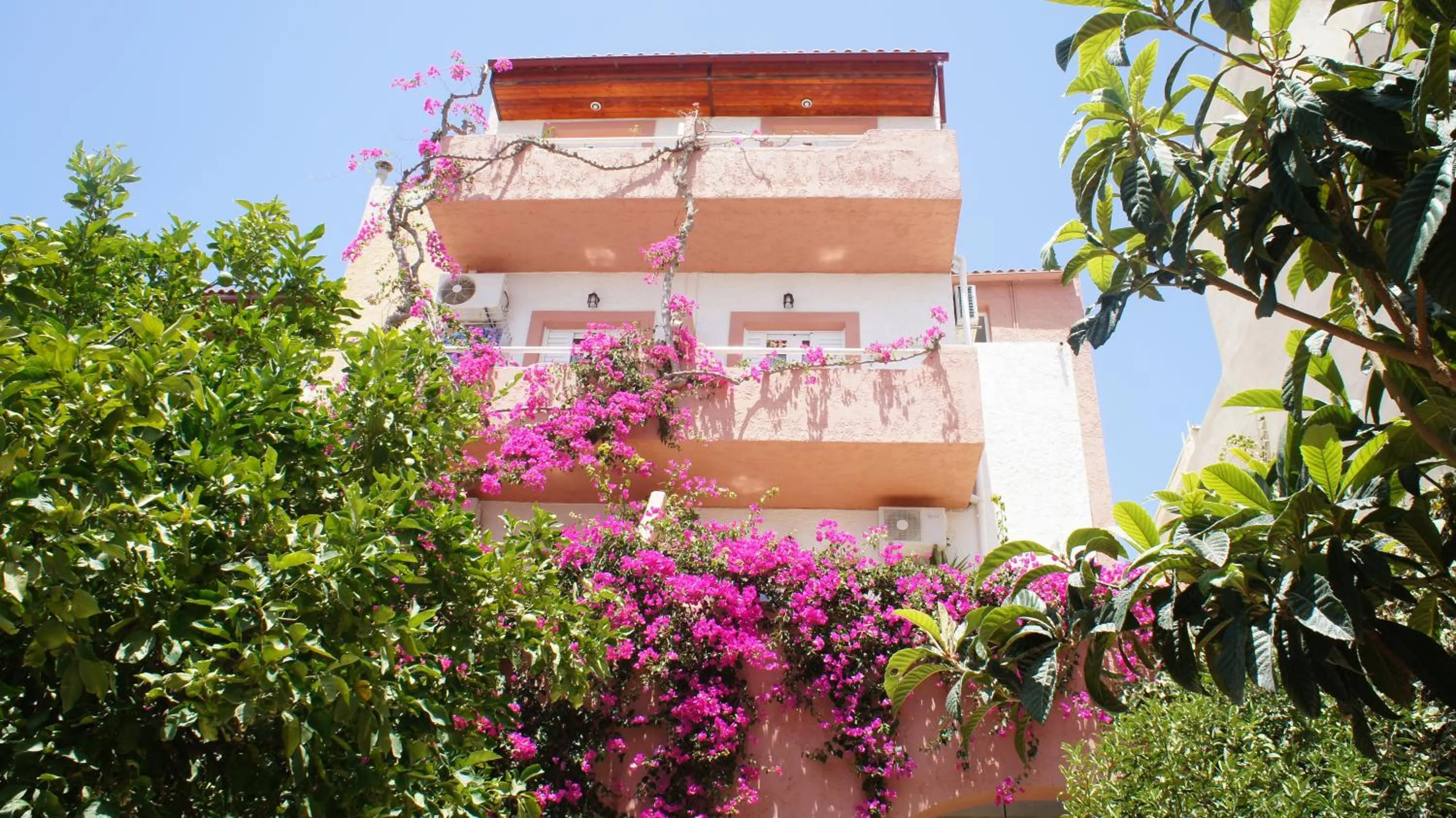 Property building in Idi