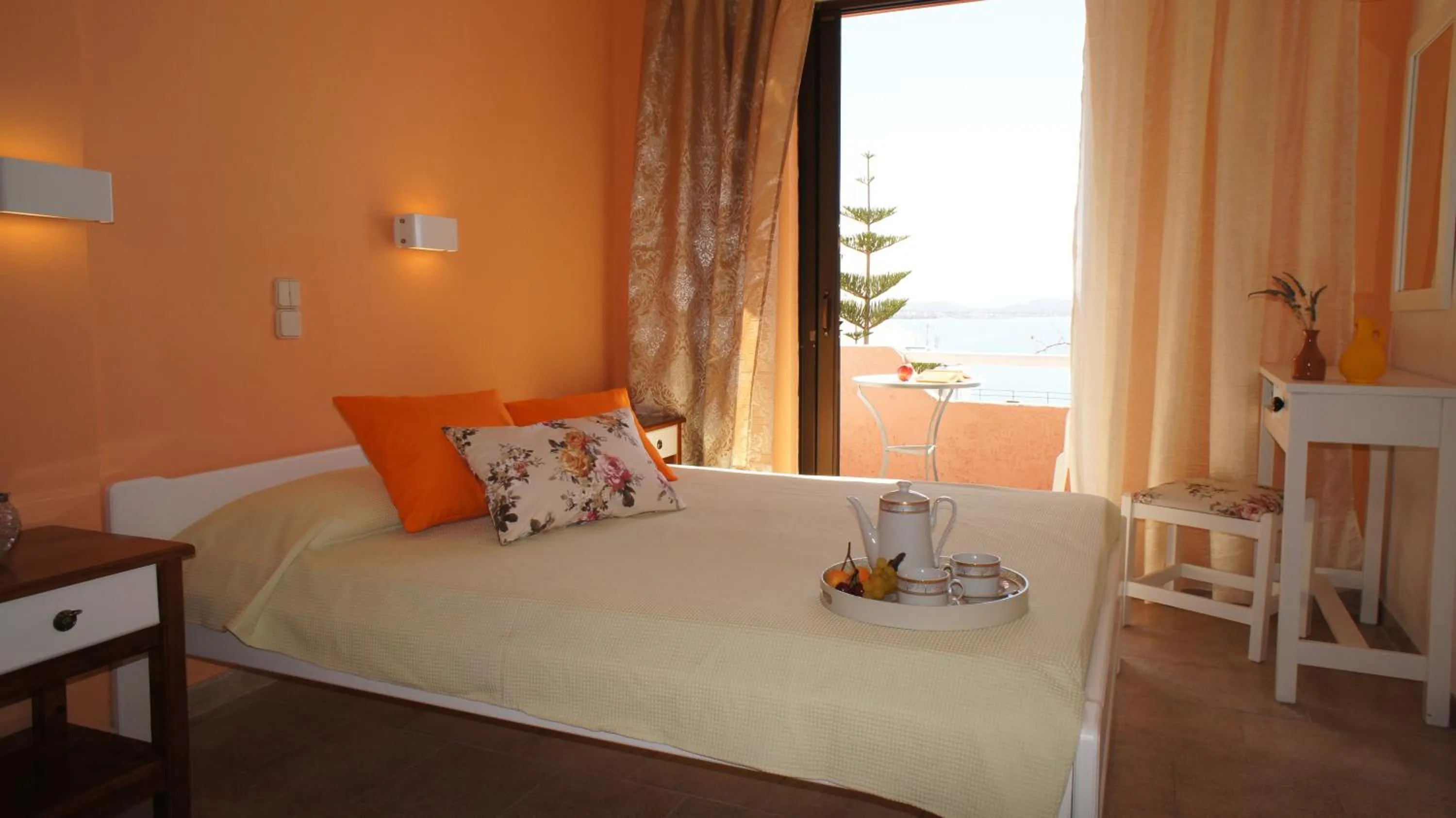 Photo of the whole room, Bed in Idi